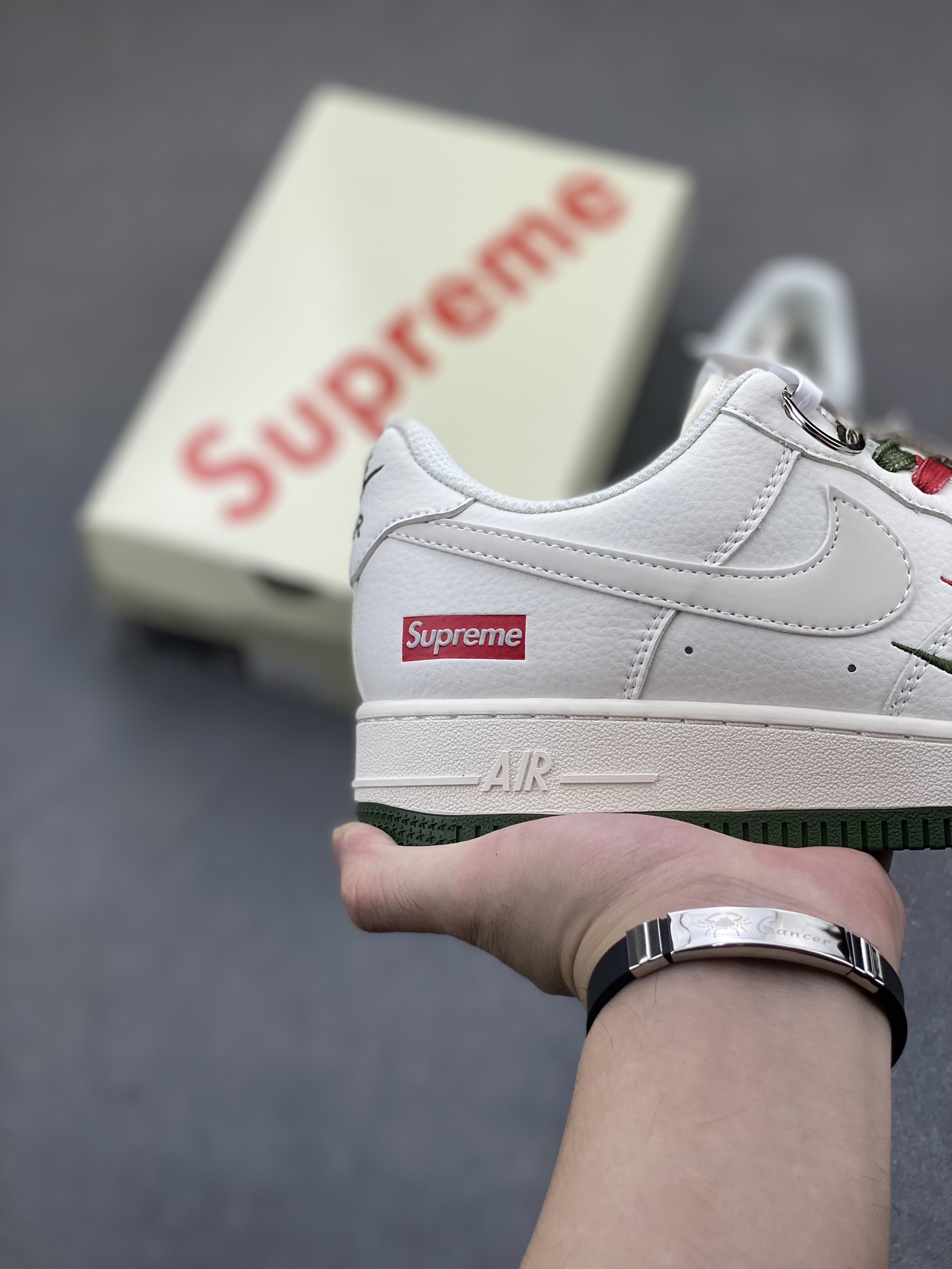 Nike Air Force 1 '07 Low Supreme Collab Sneakers - White/Red/Green 6 i1725300517 4734 5
