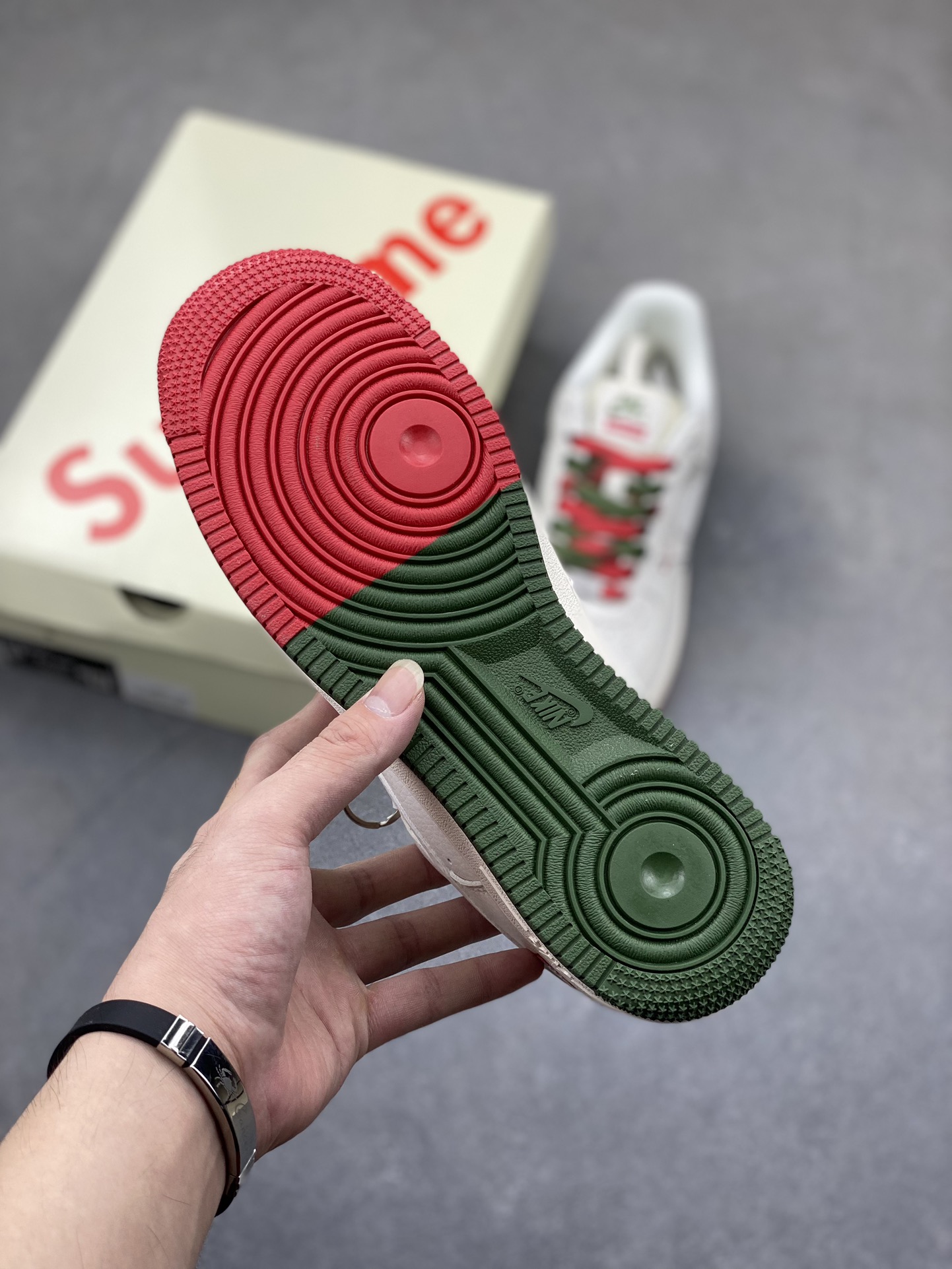 Nike Air Force 1 '07 Low Supreme Collab Sneakers - White/Red/Green 7 i1725300517 5226 0
