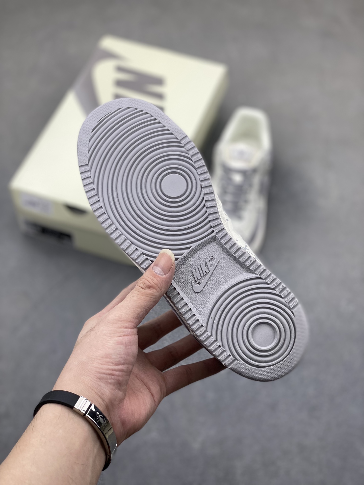 Nike Ebernon Low PRM x Louis Vuitton Custom Sneakers - Grey/White 7 i1725384542 1135 3
