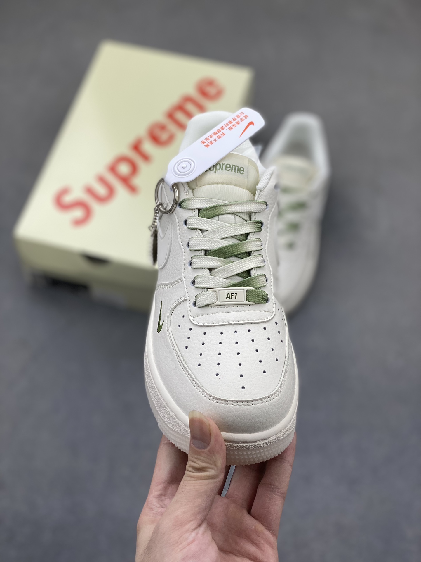 Nike Air Force 1 '07 Low Supreme Collaboration Sneakers - Limited Edition 3 i1725695259 5865 2