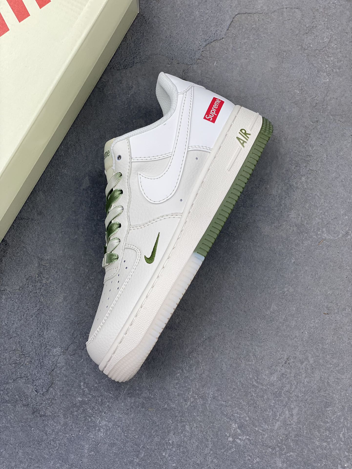Nike Air Force 1 '07 Low Supreme Collaboration Sneakers - Limited Edition 8 i1725695259 8016 6