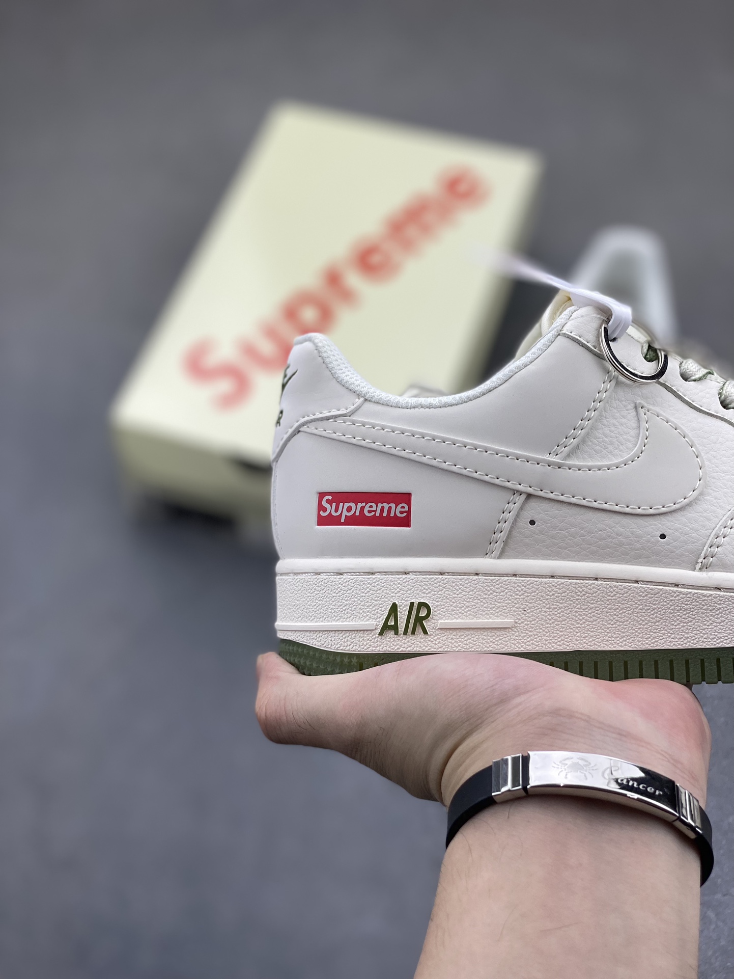 Nike Air Force 1 '07 Low Supreme Collaboration Sneakers - Limited Edition 6 i1725695259 9914 0