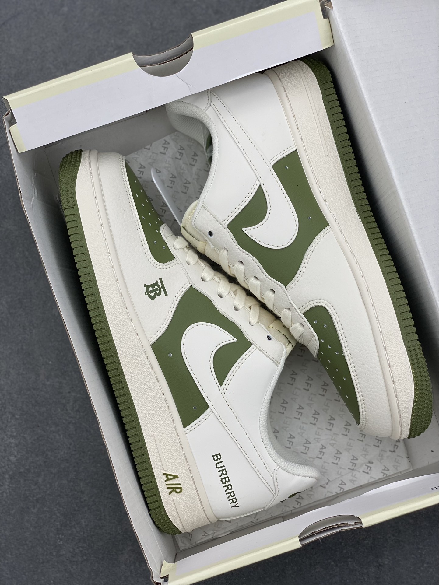 Nike Air Force 1 '07 Low Burberry Collab - Casual Sneakers in Beige/Green 10 i1725829276 18 6