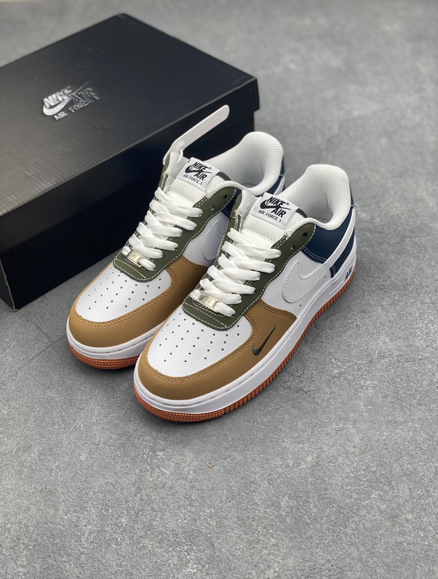 Nike Air Force 1 '07 Low Casual Sneakers - Versatile, Comfortable, and Stylish 9 i1726082640 1959 4