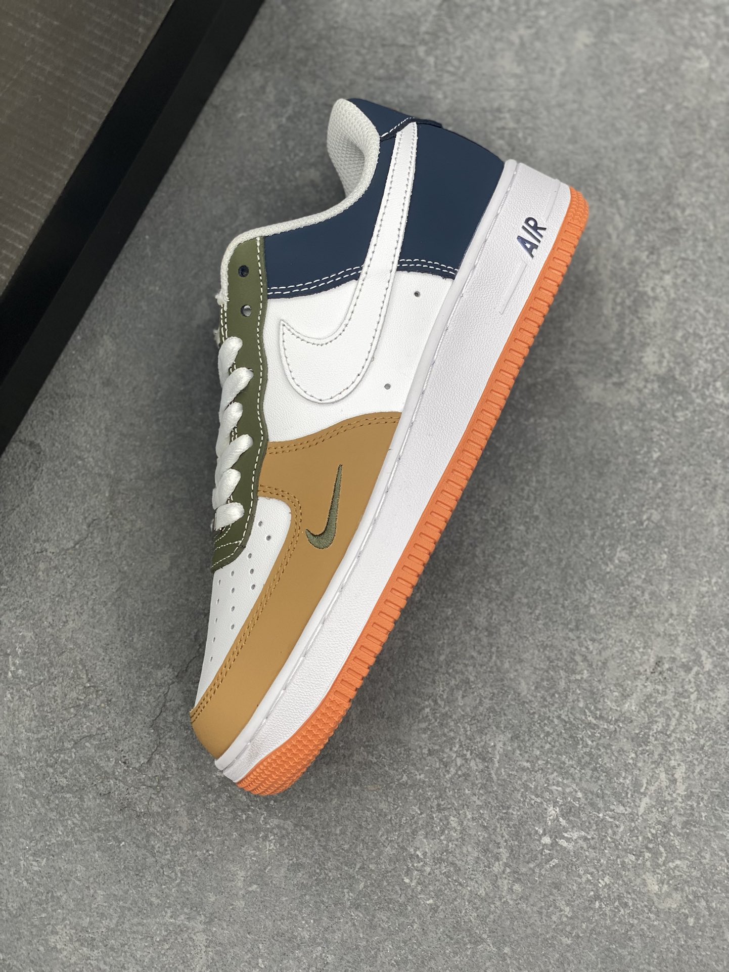 Nike Air Force 1 '07 Low Casual Sneakers - Versatile, Comfortable, and Stylish 8 i1726082640 7824 8