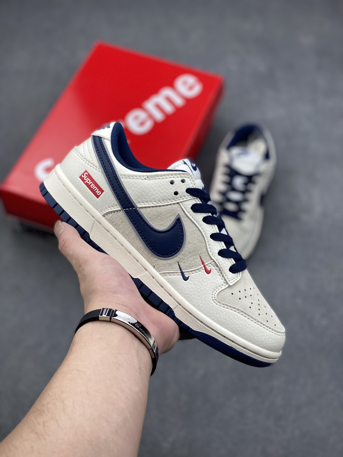 Nike SB Dunk Low Supreme Collab - Double Swoosh - Premium Sneakers 2 i1726161240 4703 3
