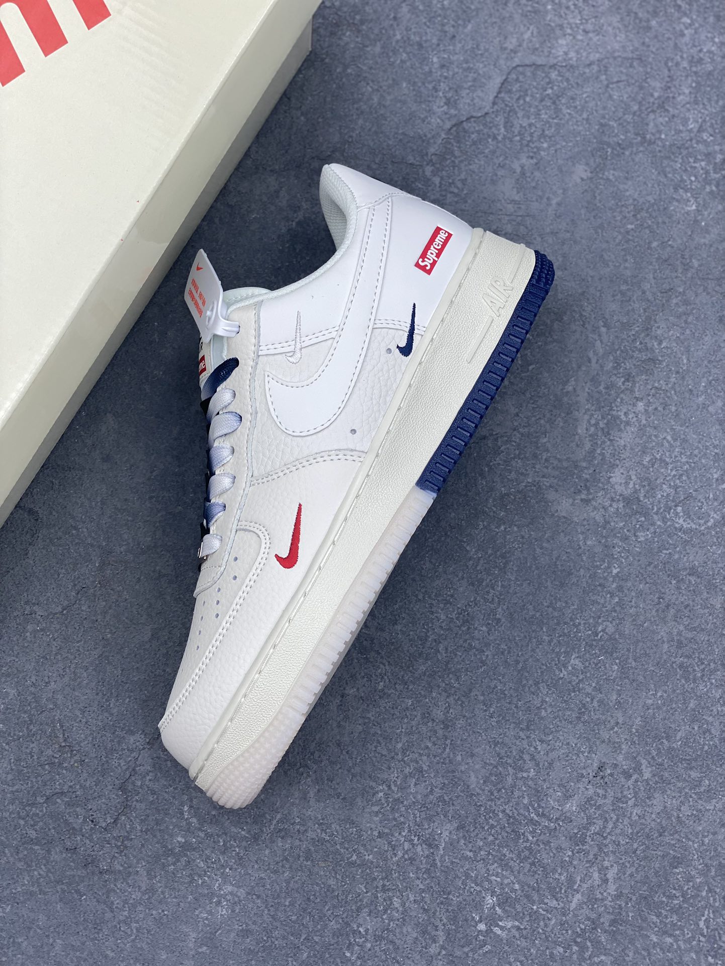 Nike Air Force 1 '07 Low Supreme Collaboration - White/Blue Sneakers 8 i1726421078 5011 2