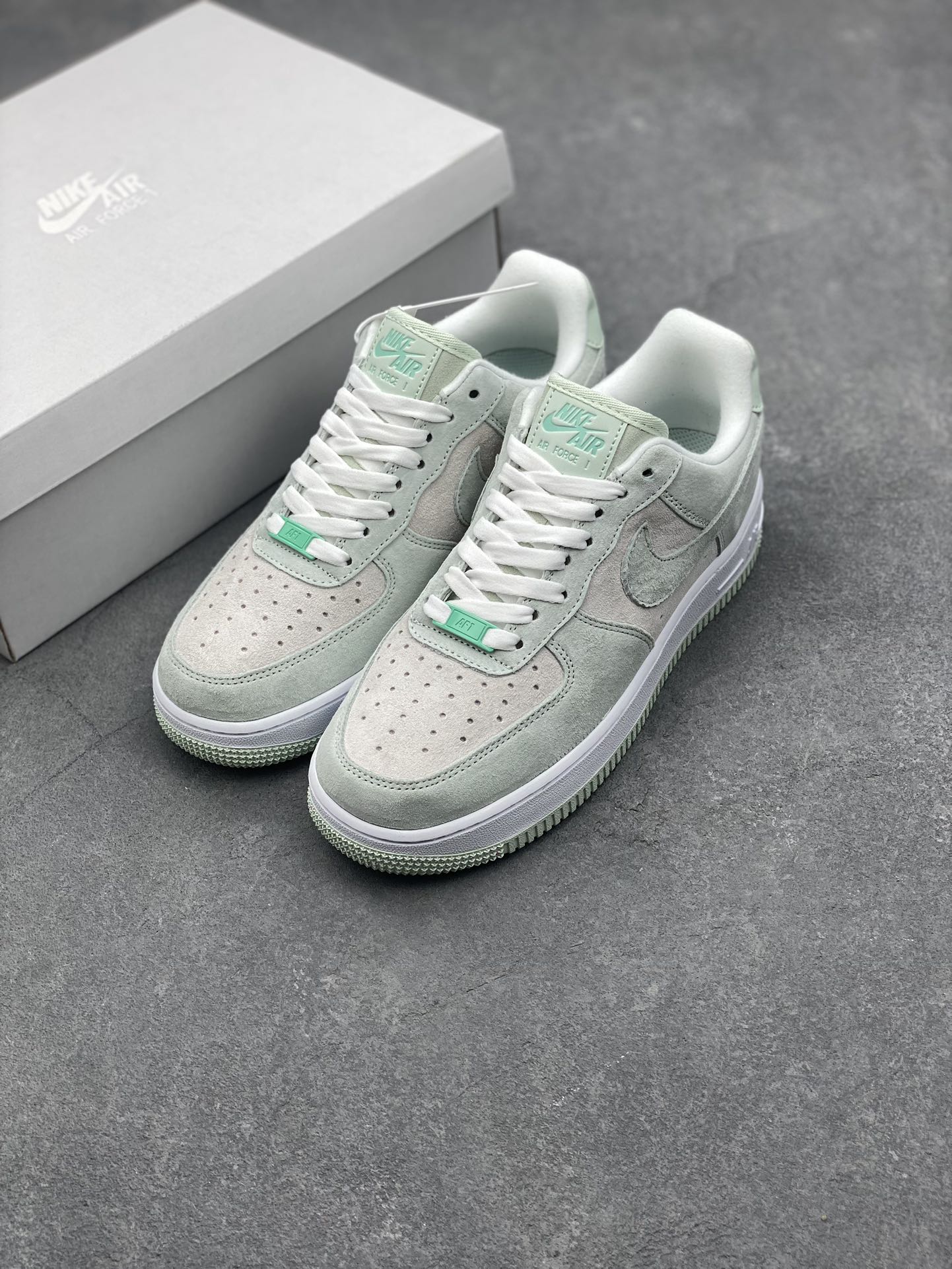 Nike Air Force 1 '07 Low-Top Sneakers Suede Green HQ1497-099 9 i1726679196 5711 0