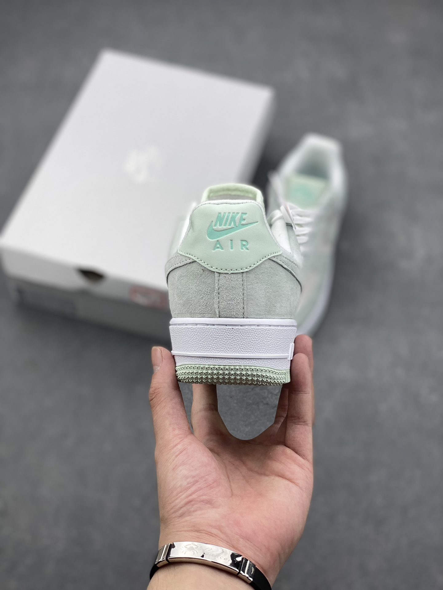 Nike Air Force 1 '07 Low-Top Sneakers Suede Green HQ1497-099 5 i1726679196 5897 3