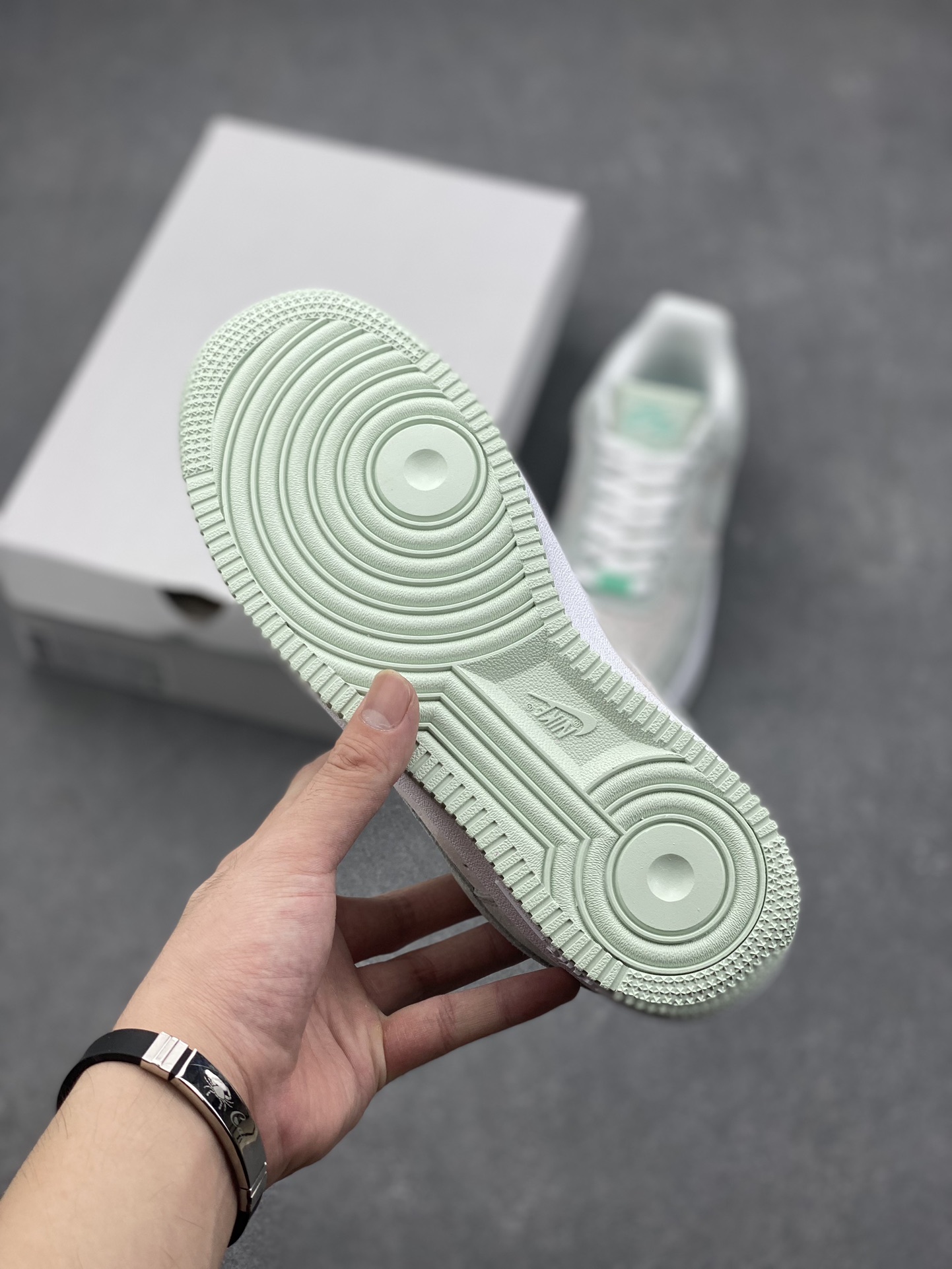 Nike Air Force 1 '07 Low-Top Sneakers Suede Green HQ1497-099 7 i1726679196 6772 4