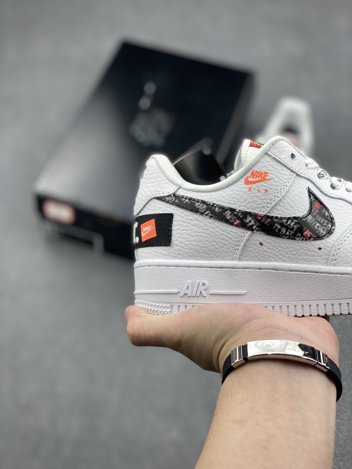 Nike Air Force 1 Low '07: Iconic Style, Ultimate Comfort, Perfect for Everyday Wear 6 i1726765853 4206 5