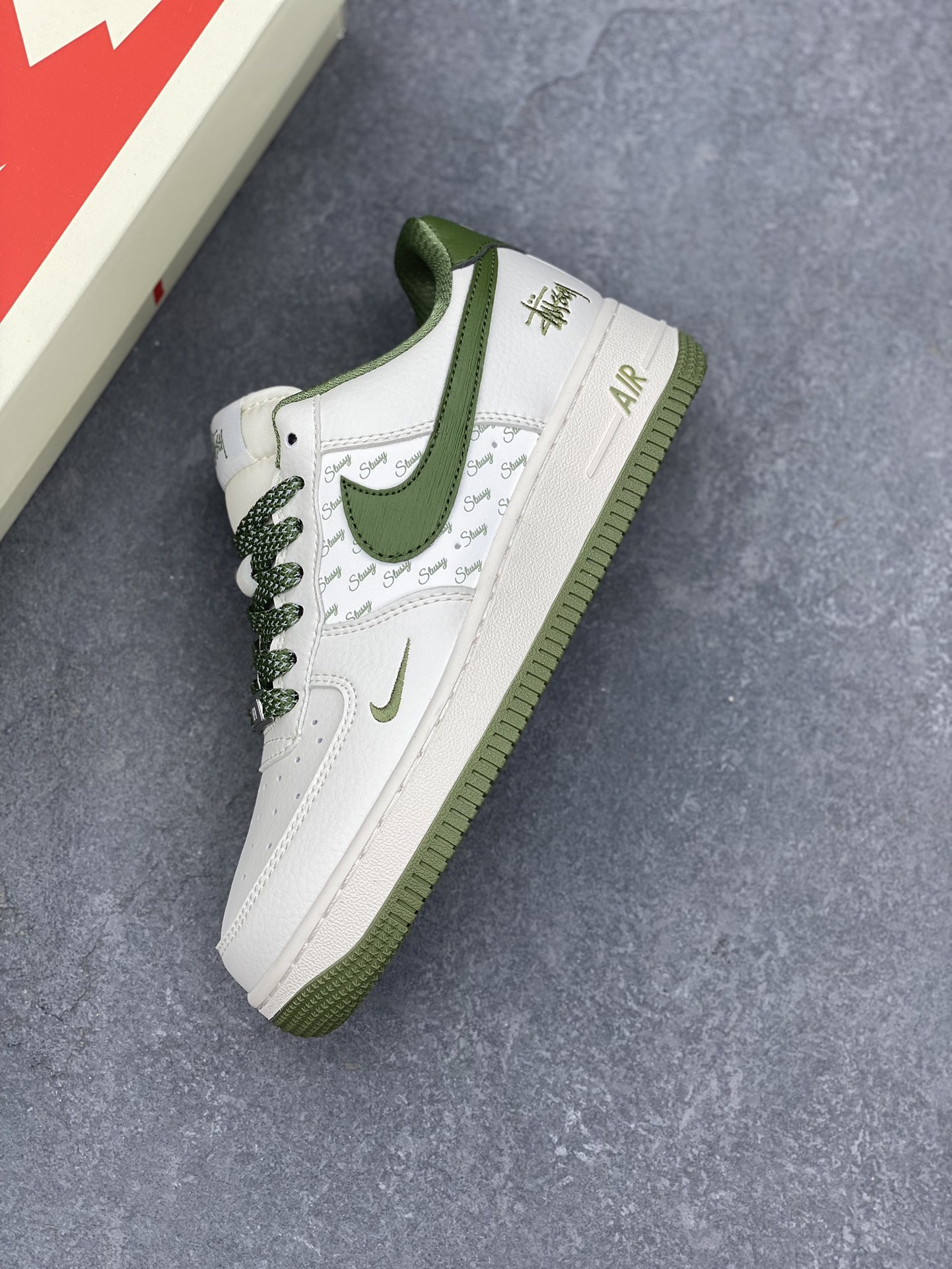 Nike Air Force 1 '07 Low Stussy Collab White Green Sneakers 8 i1727378243 6668 2