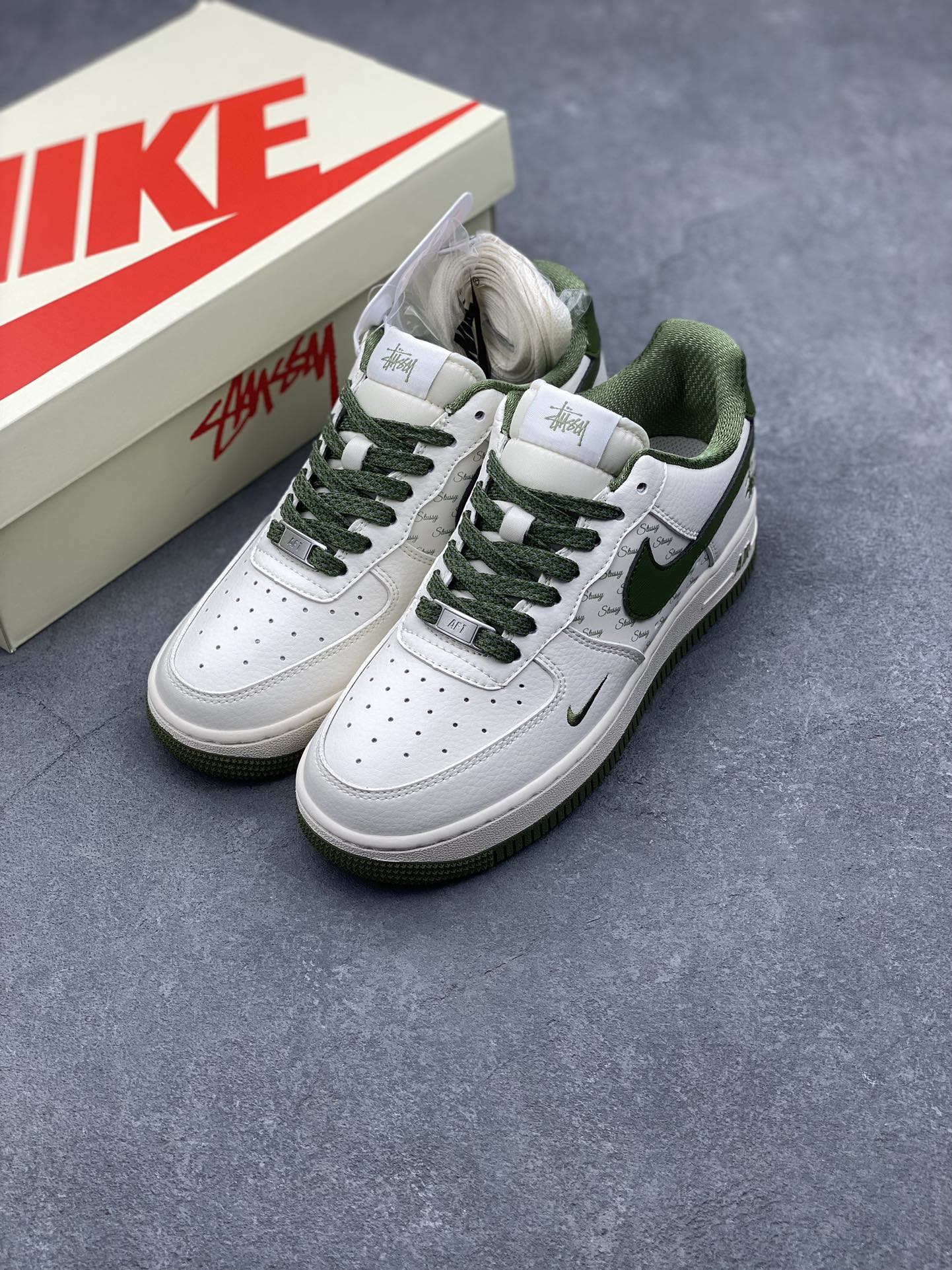 Nike Air Force 1 '07 Low Stussy Collab White Green Sneakers 9 i1727378243 8142 7