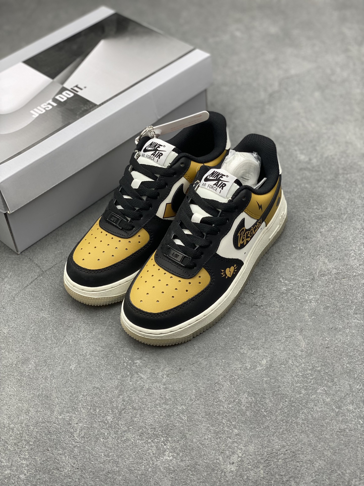 Nike Air Force 1 Low '07 x Pokémon White Black Yellow - Authentic Edition 9 i1727454905 2483 0