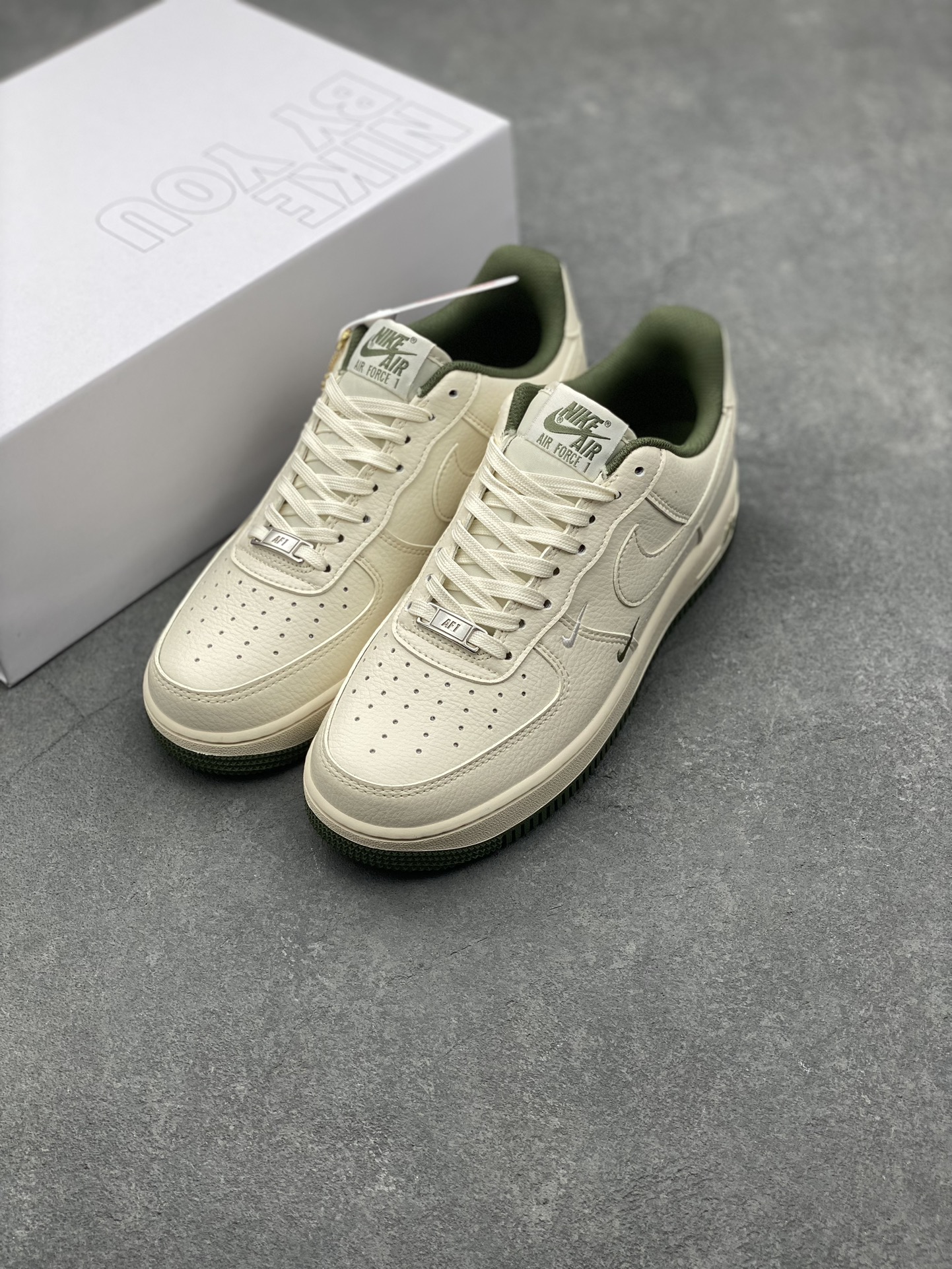 Nike Air Force 1 '07 Low Louis Vuitton Custom Sneakers 9 i1727629051 445 0
