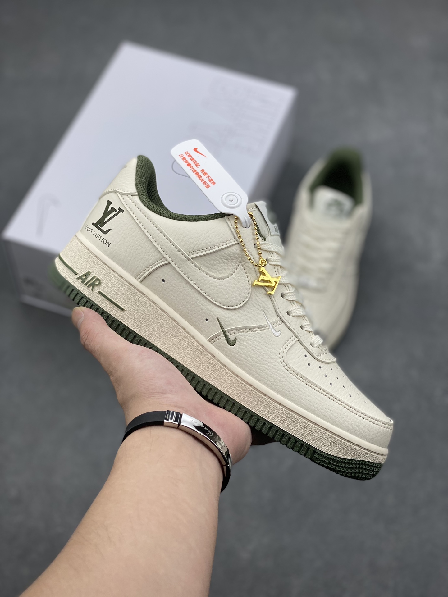 Nike Air Force 1 '07 Low Louis Vuitton Custom Sneakers 2 i1727629052 9249 0