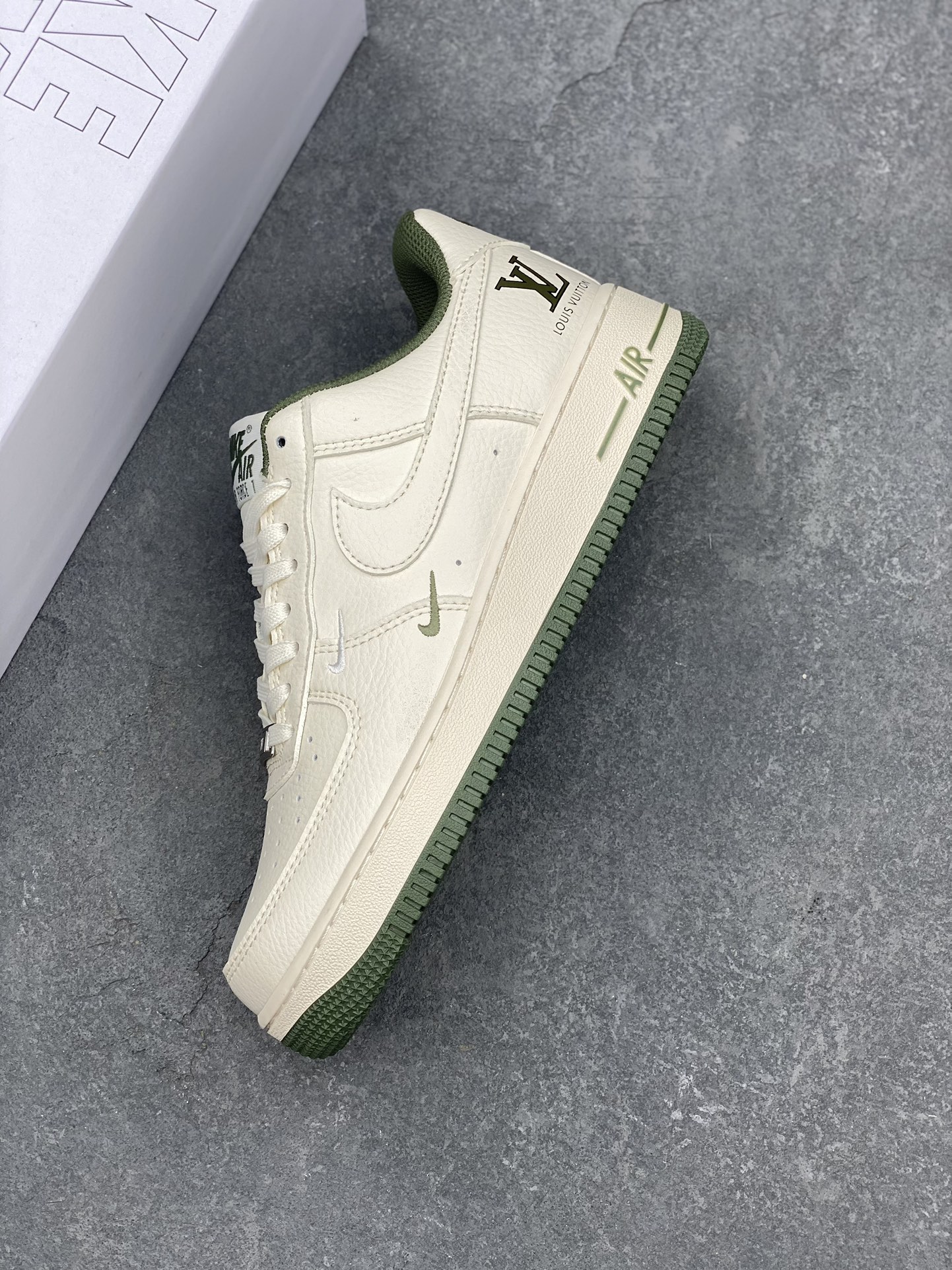 Nike Air Force 1 '07 Low Louis Vuitton Custom Sneakers 8 i1727629052 9922 0