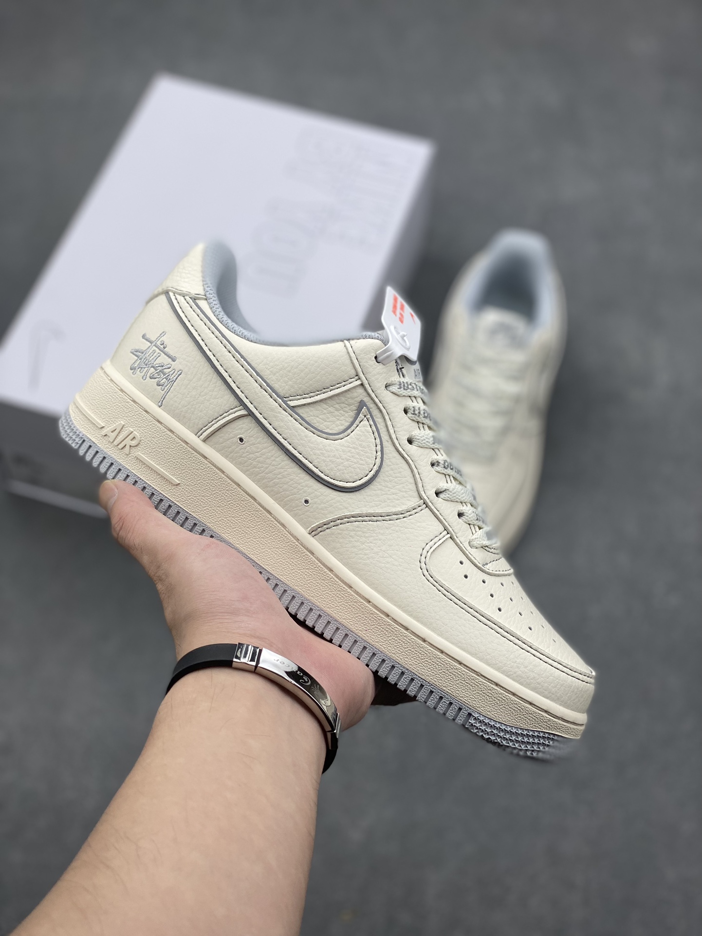 Nike X Stussy Air Force 1 Low '07: Thick Soled, Versatile Sneakers 2 i1727629182 1526 0