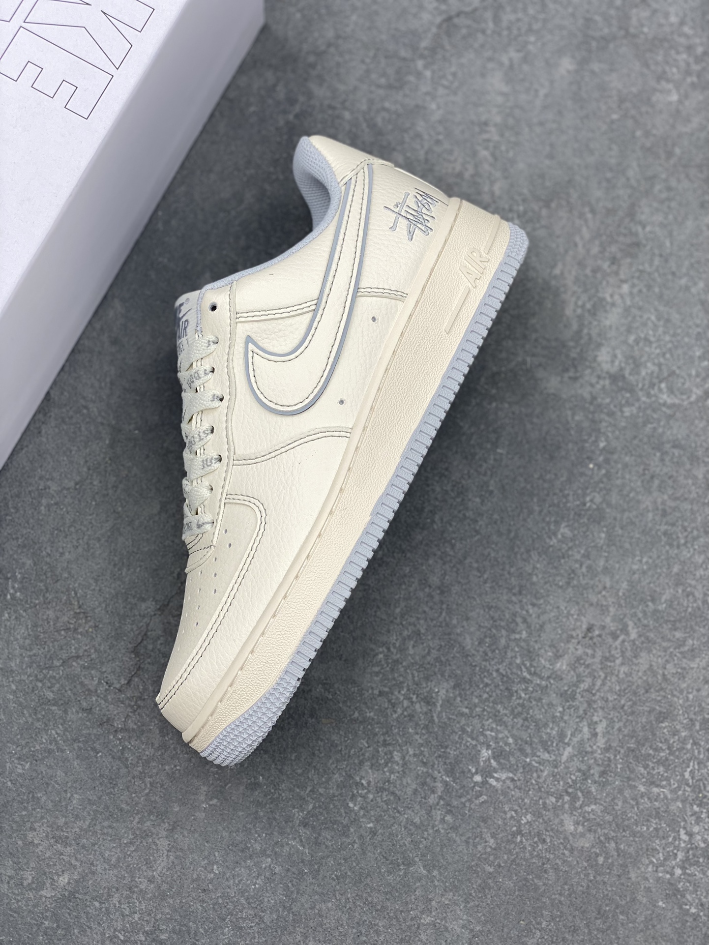 Nike X Stussy Air Force 1 Low '07: Thick Soled, Versatile Sneakers 8 i1727629183 8188 0