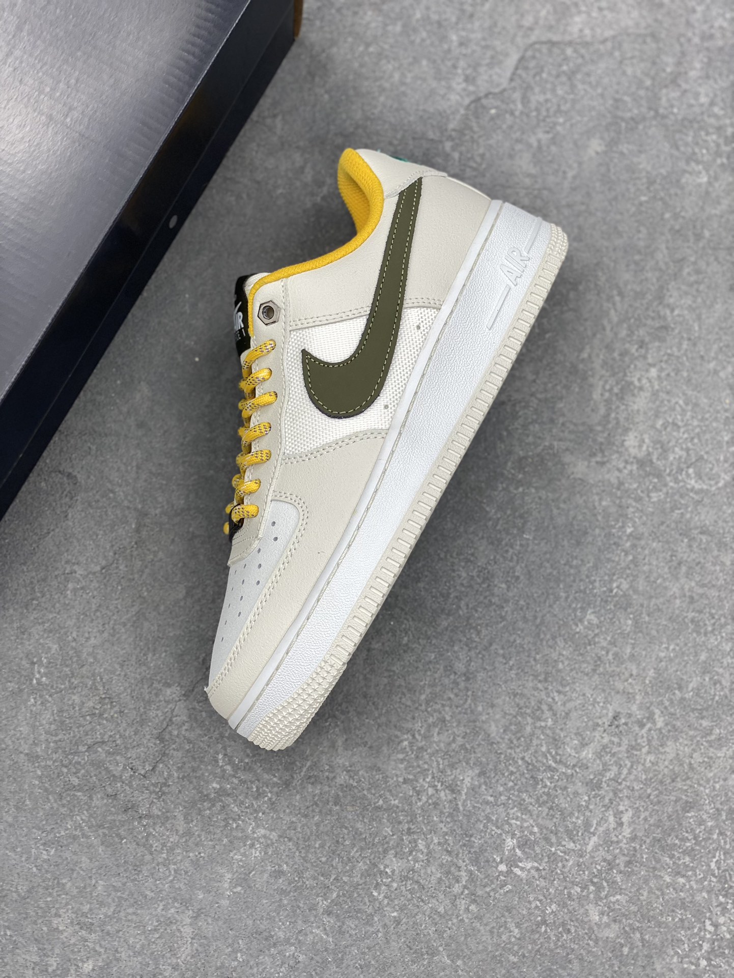 Nike Air Force 1 '07 Low Sneaker - Timeless Style & Comfort 8 i1727629693 9367 8