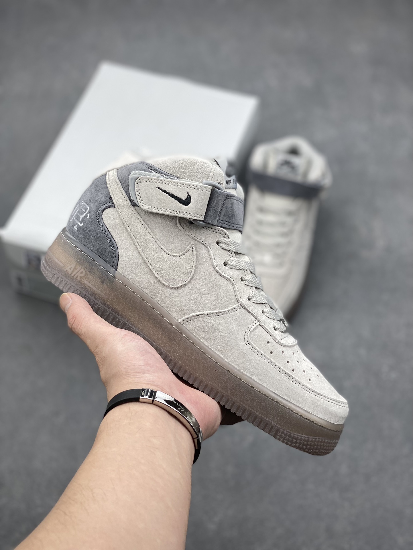 Nike Air Force 1 '07 Mid: Classic Style, Enhanced Comfort, and Durable Design 2 i1727629741 772 1