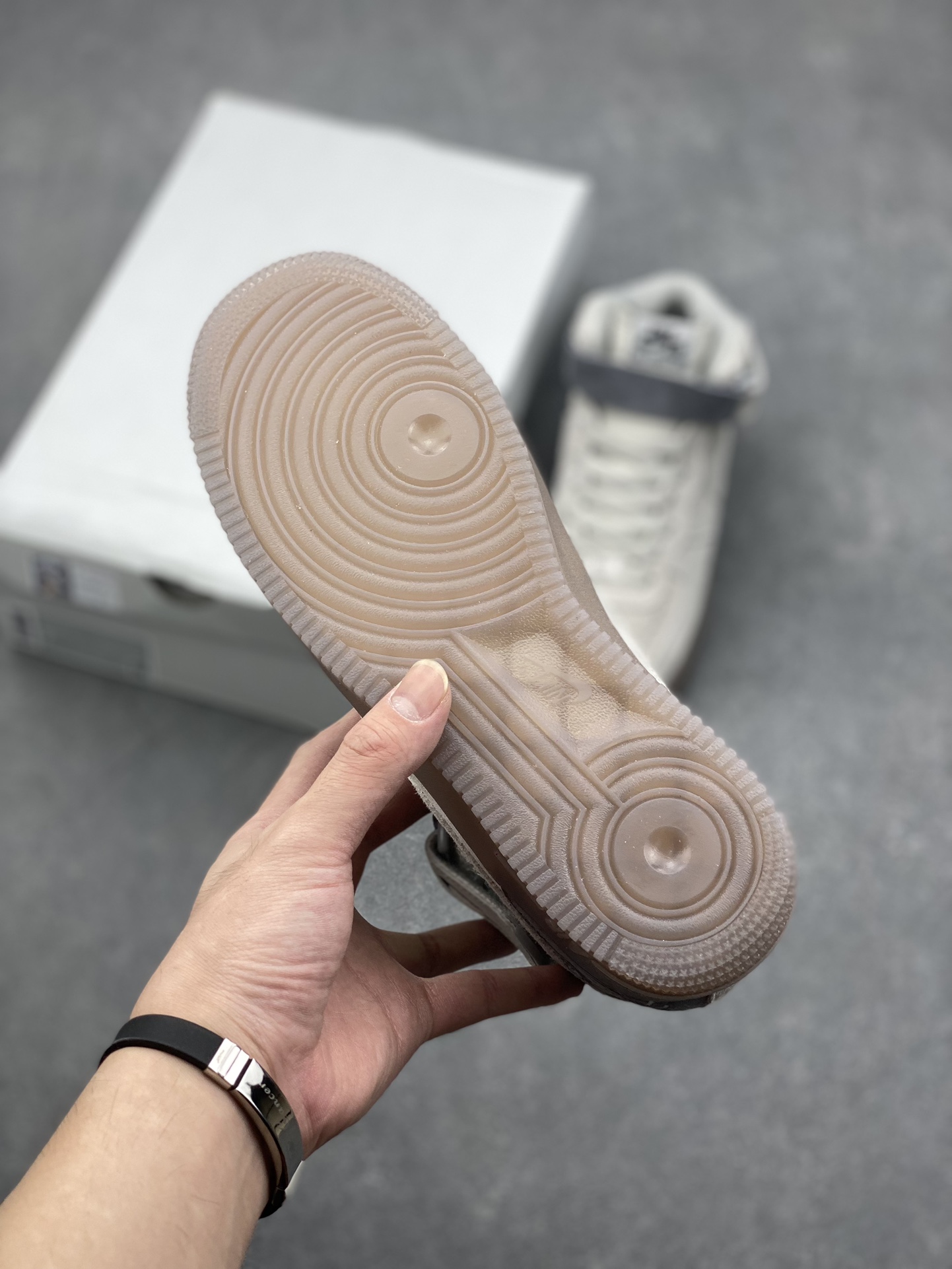 Nike Air Force 1 '07 Mid: Classic Style, Enhanced Comfort, and Durable Design 7 i1727629741 9757 0