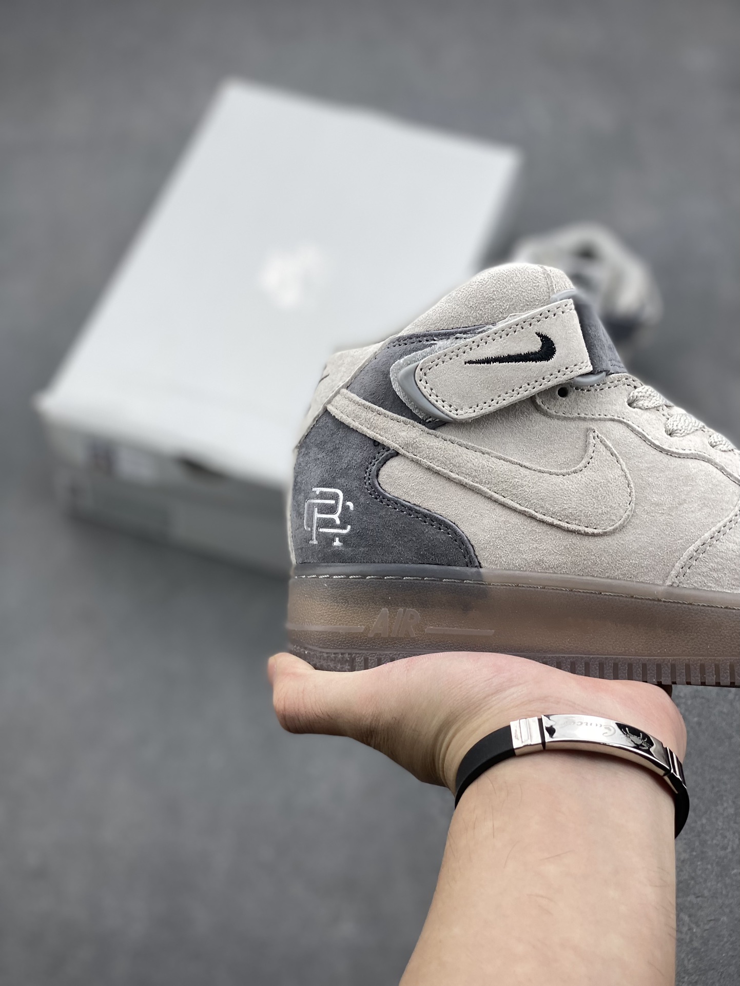 Nike Air Force 1 '07 Mid: Classic Style, Enhanced Comfort, and Durable Design 6 i1727629742 4125 8