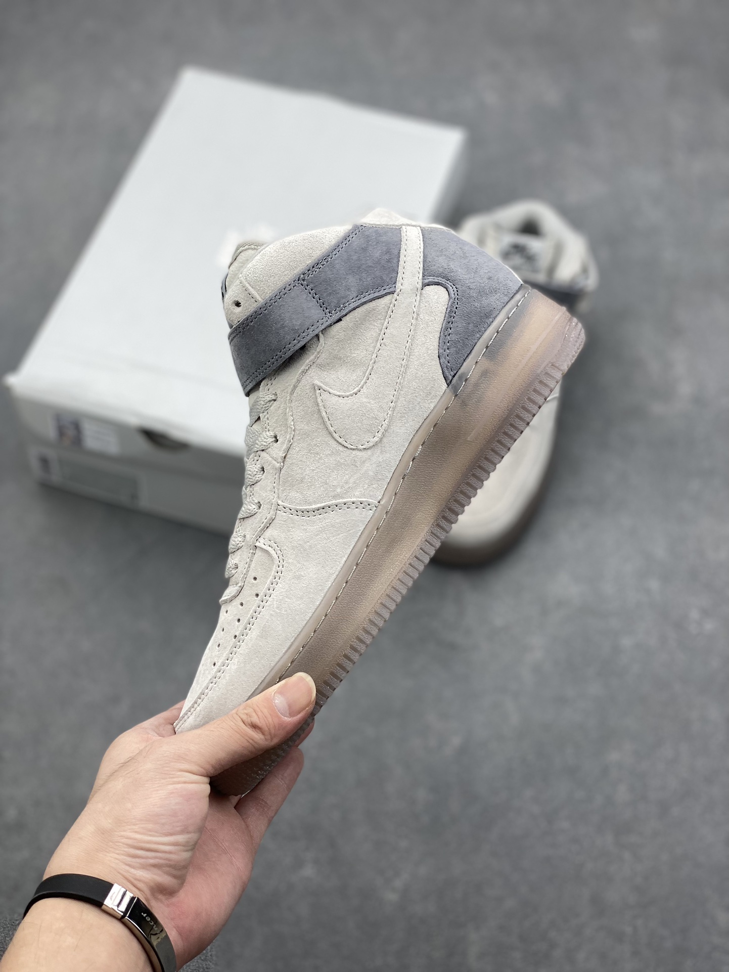 Nike Air Force 1 '07 Mid: Classic Style, Enhanced Comfort, and Durable Design 4 i1727629742 8041 4