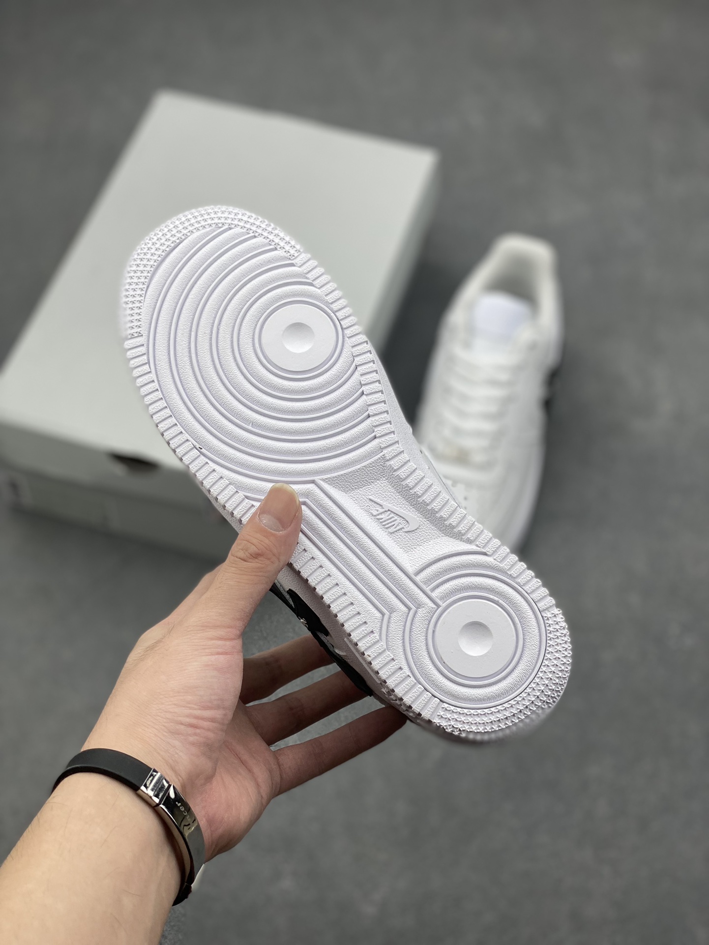 Nike Air Force 1 '07 Low White Sneakers with Cross – Iconic & Comfortable 7 i1727629837 5630 3