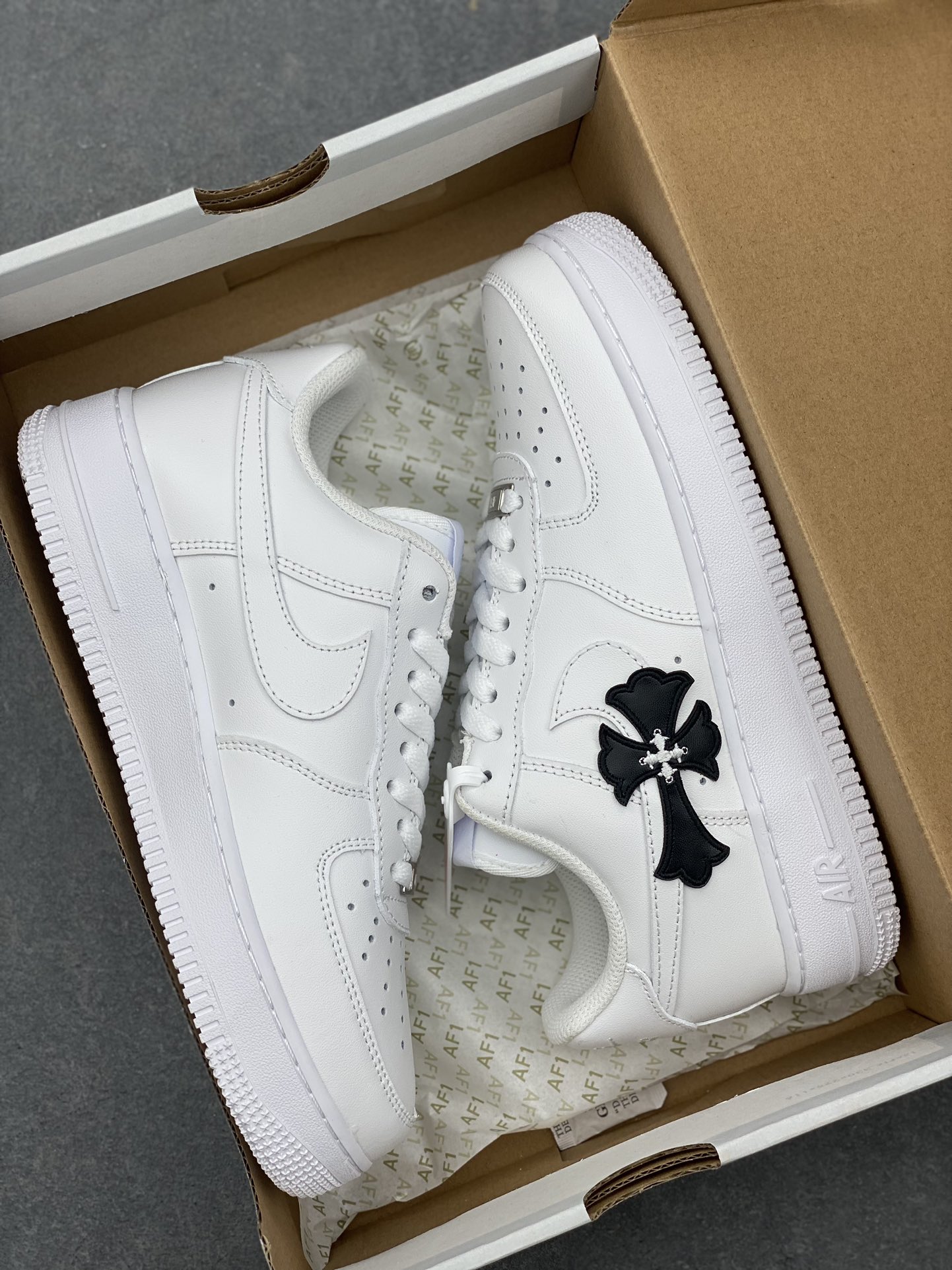 Nike Air Force 1 '07 Low White Sneakers with Cross – Iconic & Comfortable 10 i1727629837 6729 6