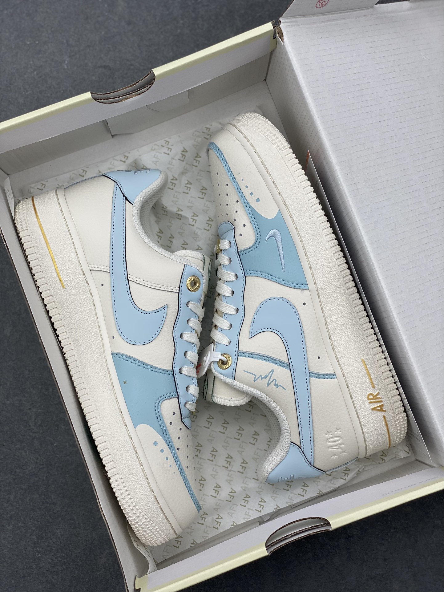 Nike Air Force 1 '07 Low Light Blue Sneakers DQ7582-101 10 i1727629873 7546 4