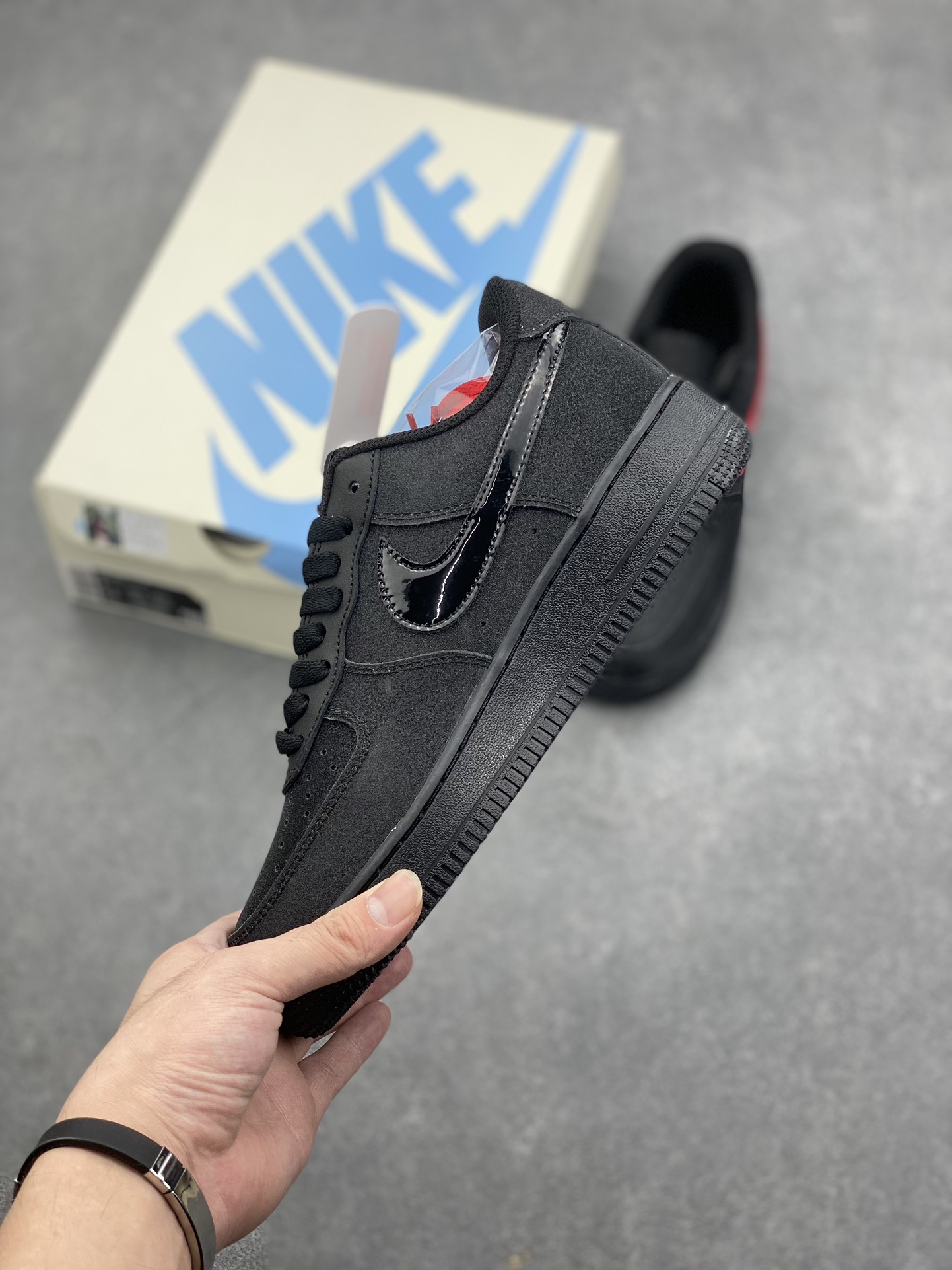 Nike Air Force 1 '07 Low Black Red Starry Sky Sneakers 4 i1727931797 8704 4