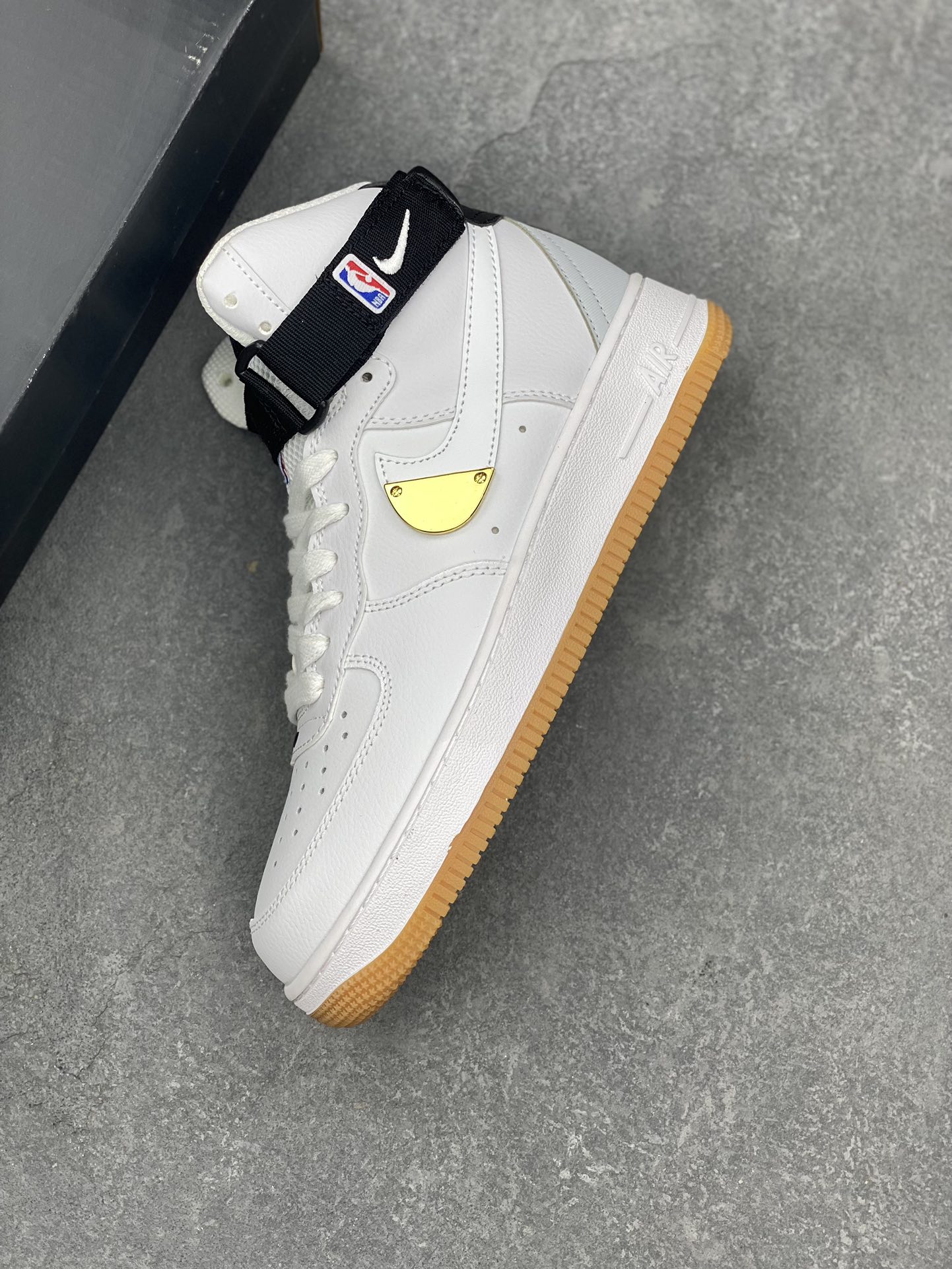 Nike Air Force 1 NBA White Mid-Top Sneakers,Honeycomb Cushion, Steel Stamp 8 i1727993867 9812 0