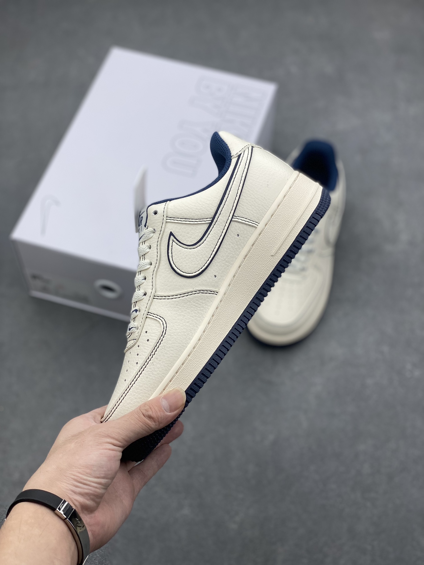 Nike Air Force 1 '07 Low Cream Sneakers with Stussy Logo - Unisex 4 i1728072267 3108 1