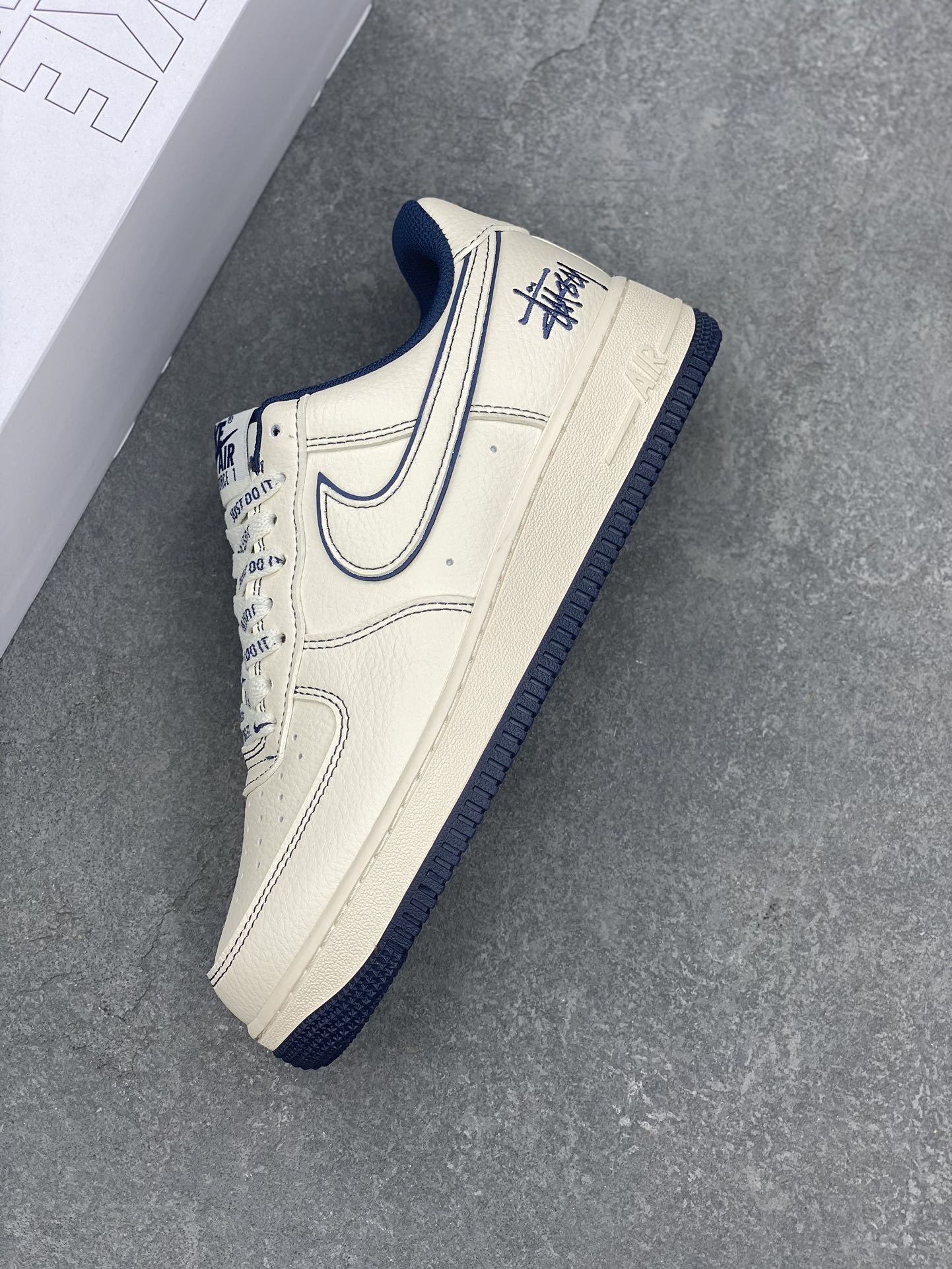 Nike Air Force 1 '07 Low Cream Sneakers with Stussy Logo - Unisex 8 i1728072267 5945 8