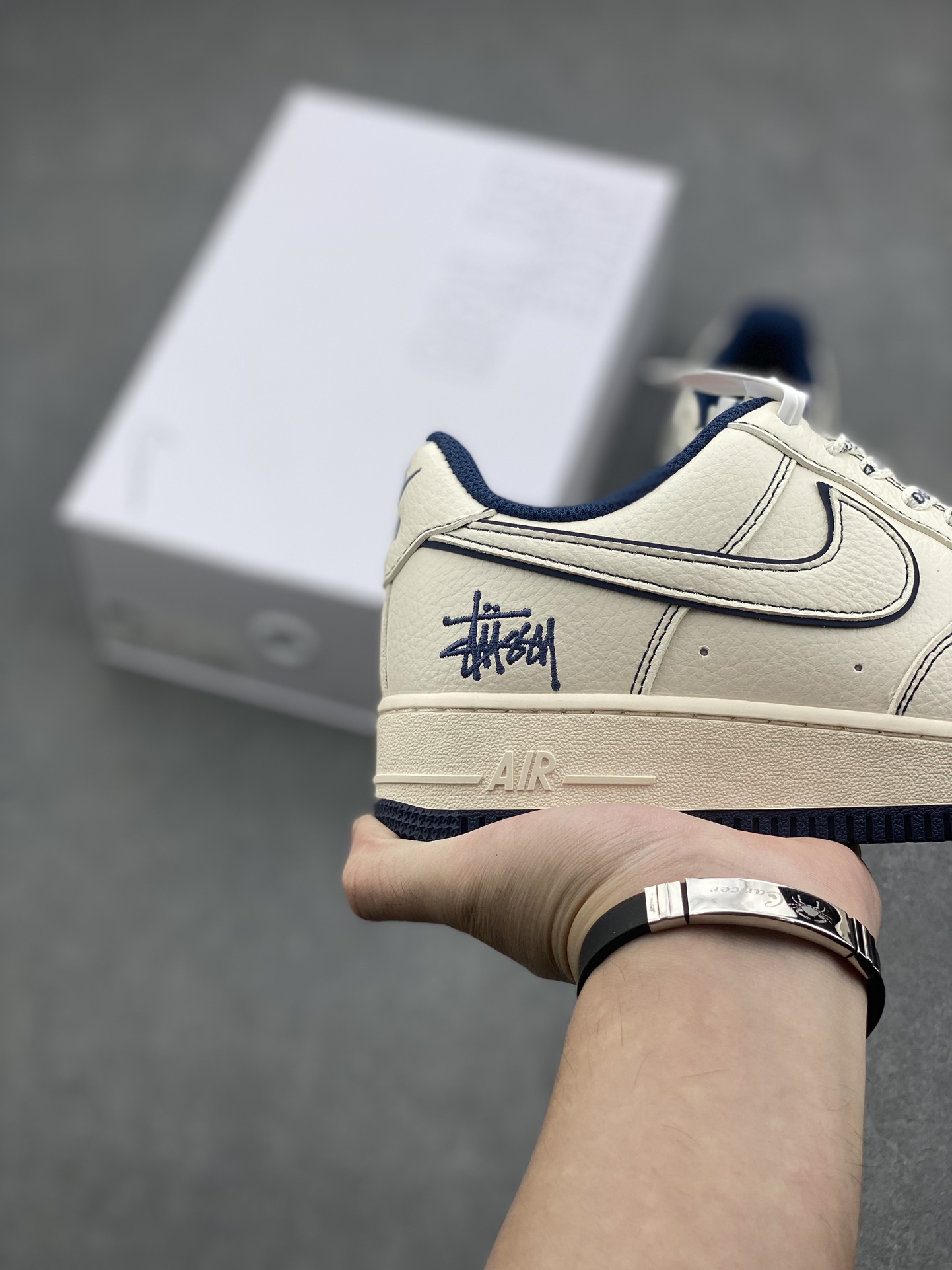 Nike Air Force 1 '07 Low Cream Sneakers with Stussy Logo - Unisex 6 i1728072267 6196 0