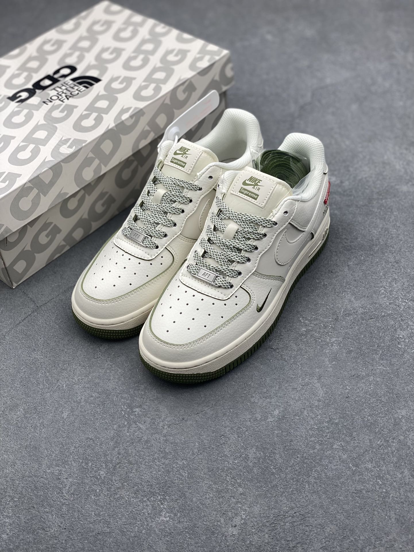 Nike Air Force 1 '07 Low Supreme The North Face Collab Sneakers 9 i1728072645 8903 5