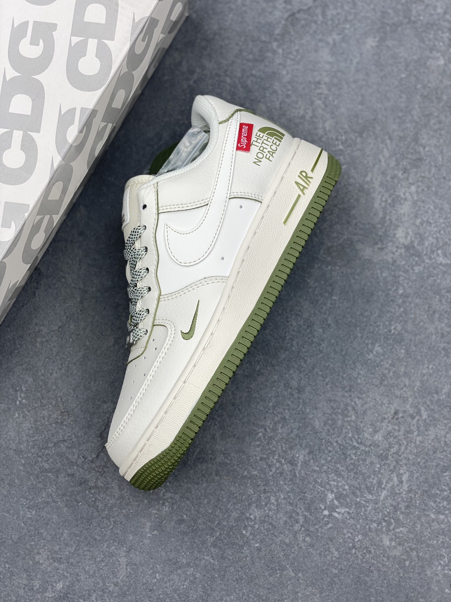 Nike Air Force 1 '07 Low Supreme The North Face Collab Sneakers 8 i1728072646 2124 8