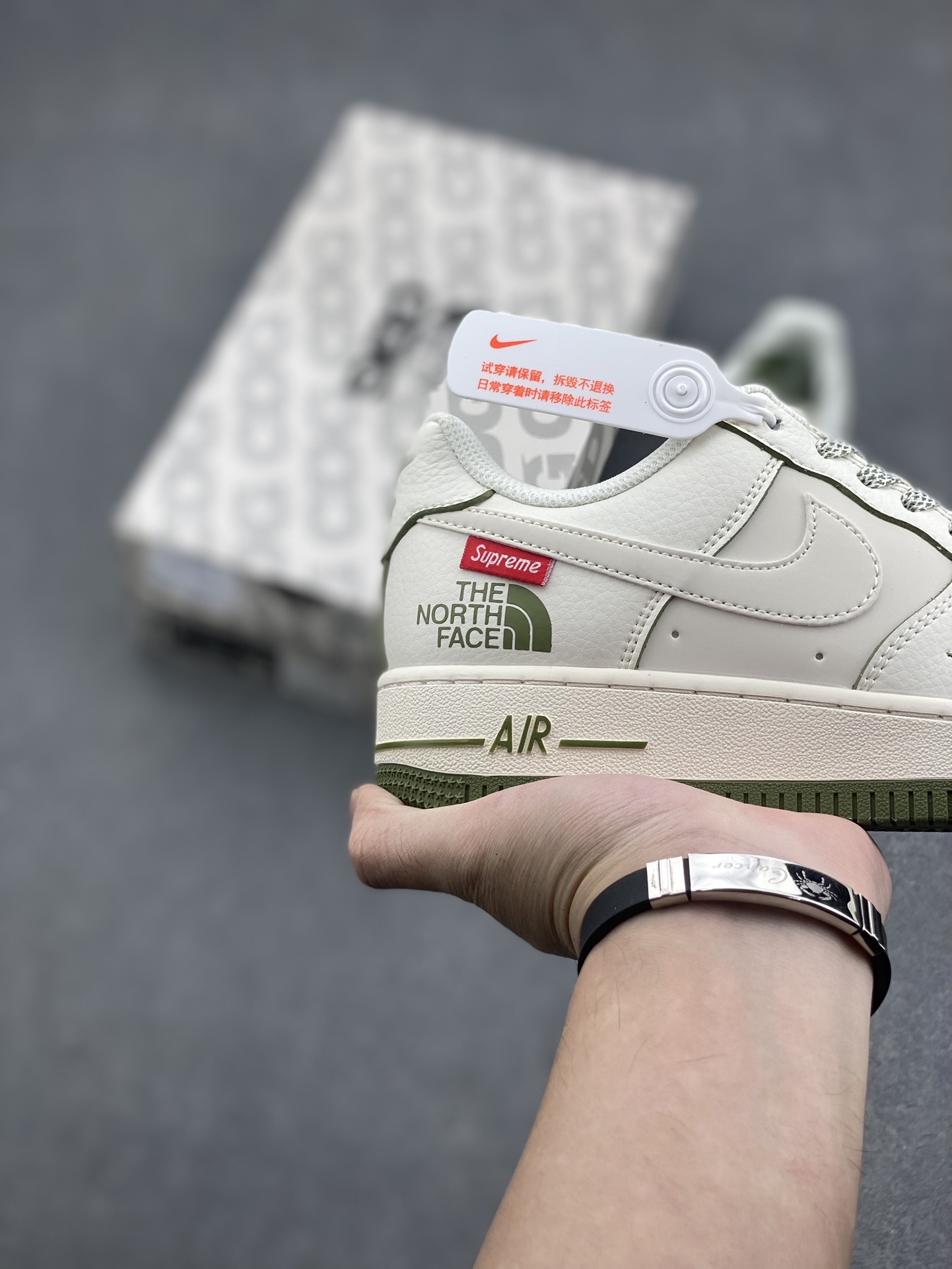 Nike Air Force 1 '07 Low Supreme The North Face Collab Sneakers 6 i1728072646 9825 7