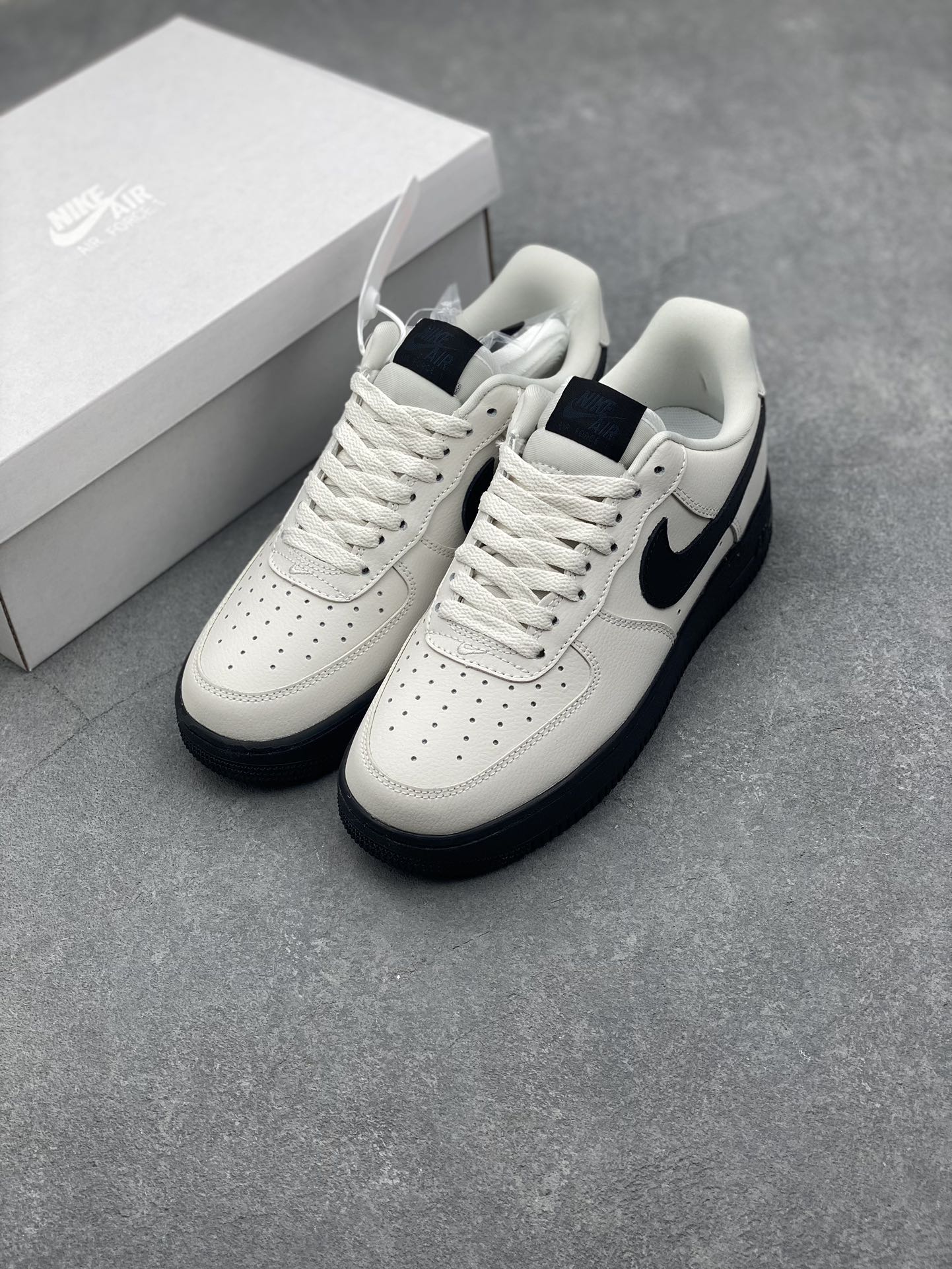Nike Air Force 1 Low White Black: Original Design, Comfortable, Durable 9 i1728072774 2778 3