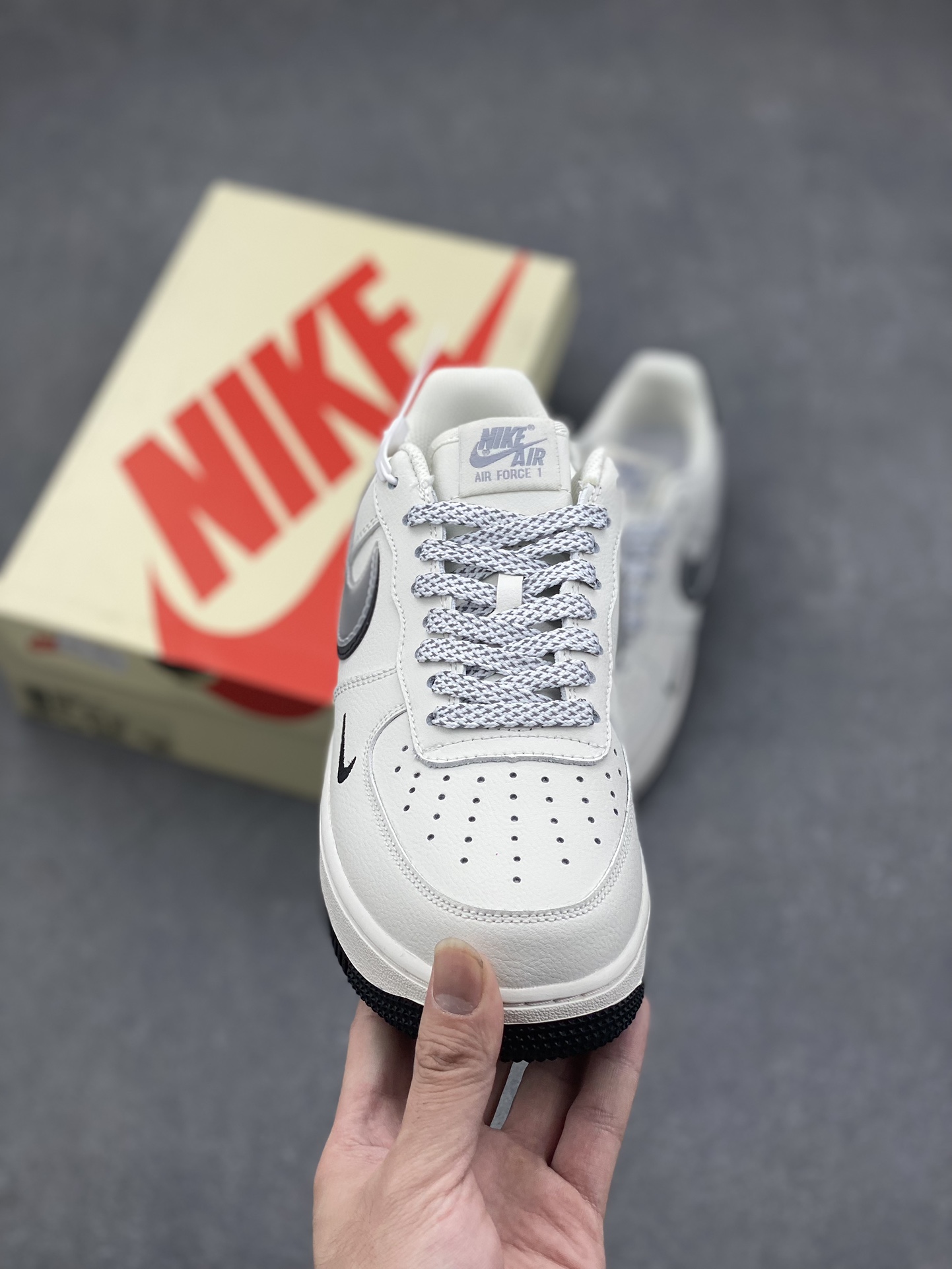 Nike Air Force 1 Low 07 ACW White Black Sneakers Authentic Low-Top 3 i1728161939 3284 5