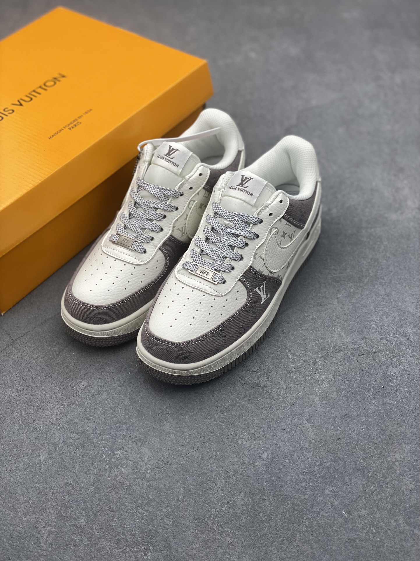 Nike Air Force 1 '07 Low Louis Vuitton Collab Sneakers - Gray Denim 9 i1728249938 2912 0