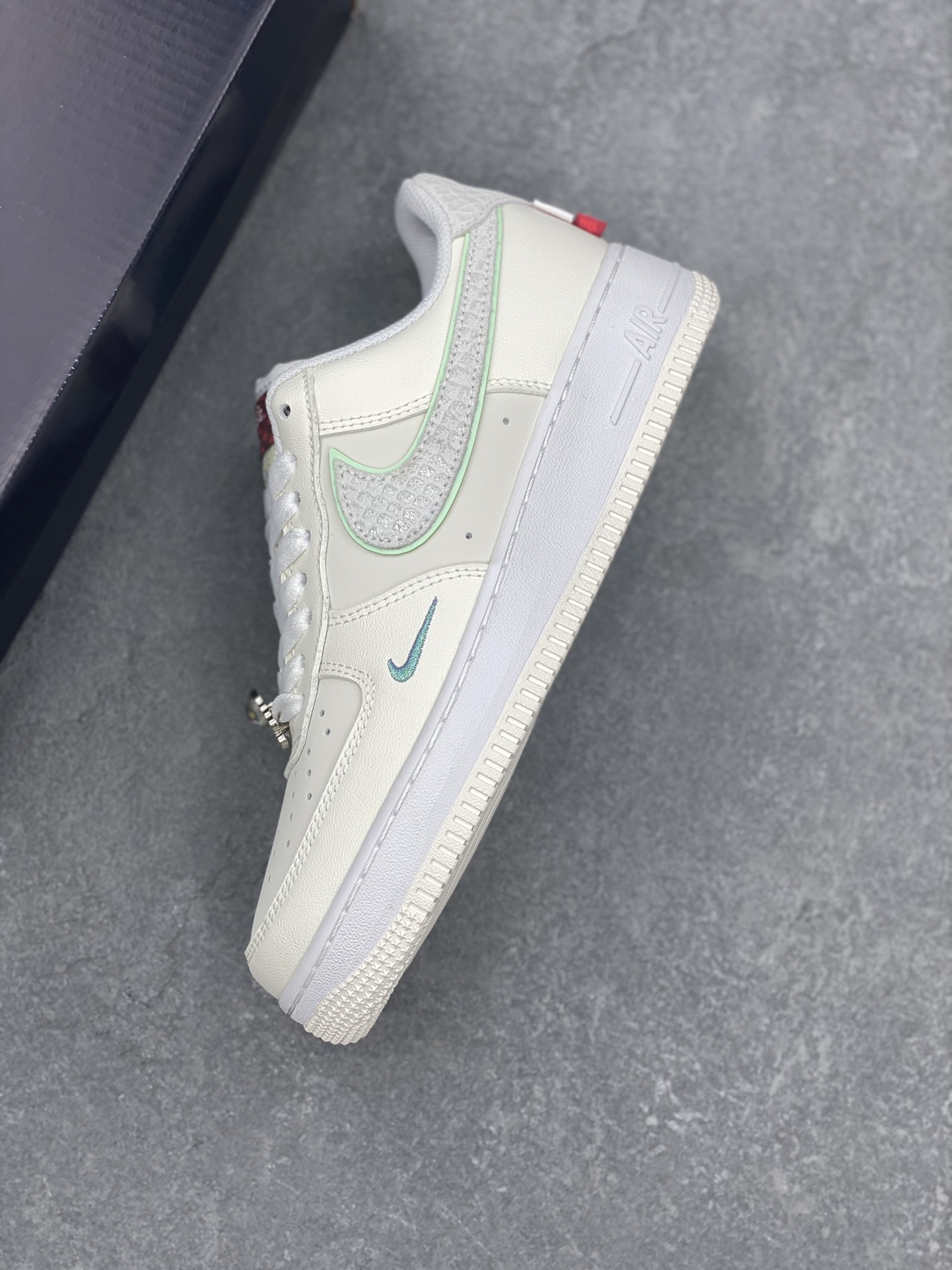 Nike Air Force 1 Low '07 Casual Sneakers FZ5052-131 - Comfortable & Stylish 8 i1728251843 3528 0