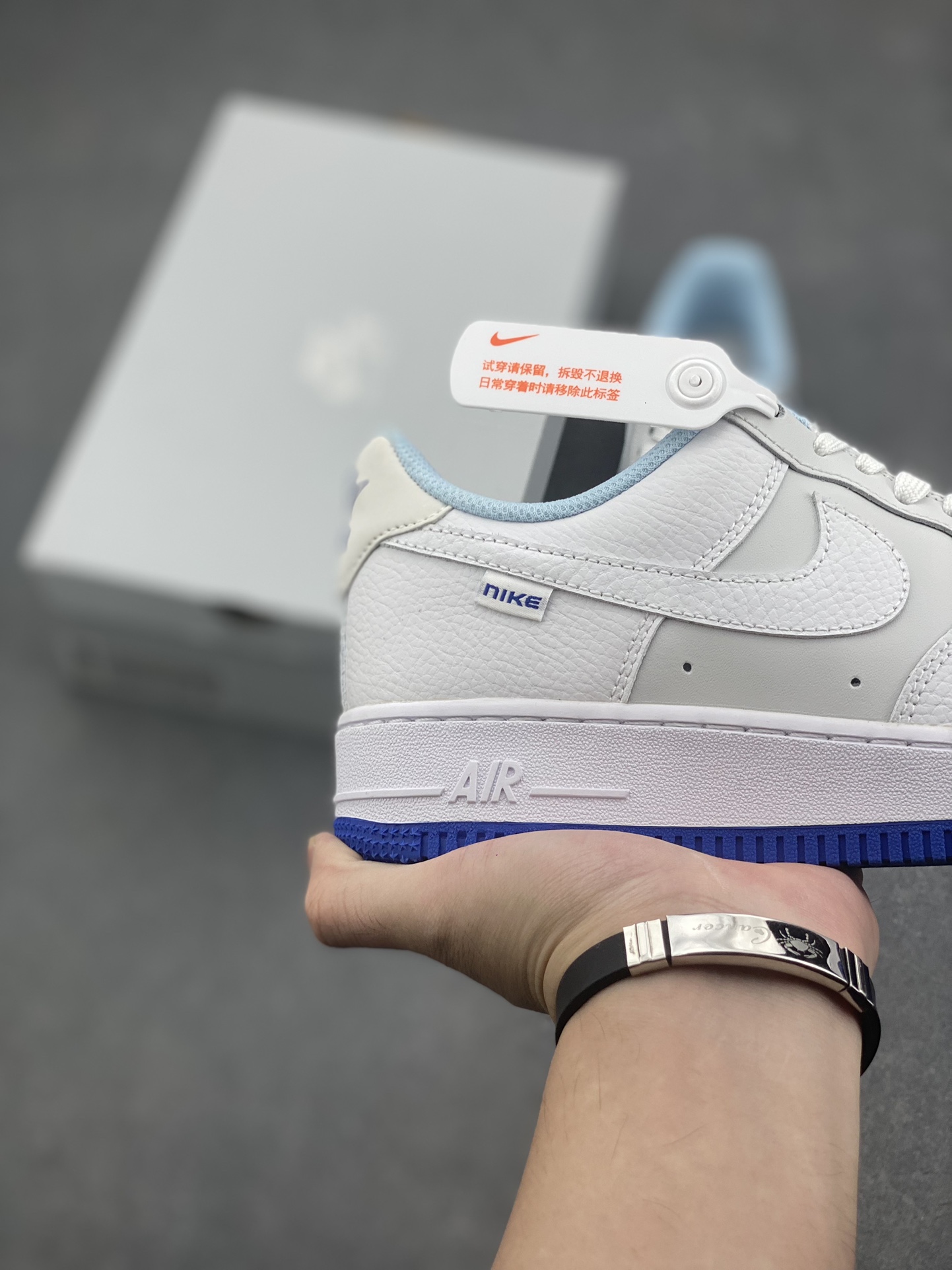Nike Air Force 1 '07 Low-Top Sneakers - Versatile, Comfortable Style 6 i1728252307 4165 1