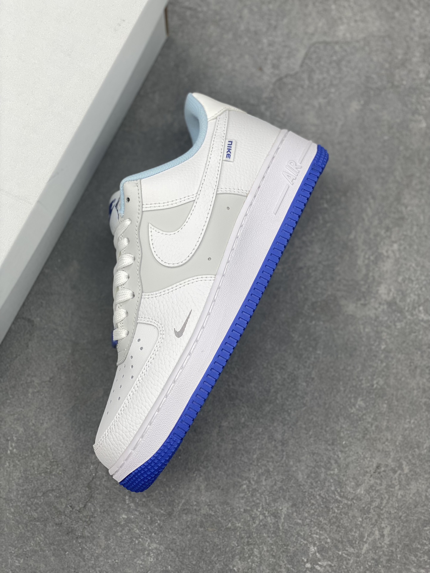 Nike Air Force 1 '07 Low-Top Sneakers - Versatile, Comfortable Style 8 i1728252307 6721 0