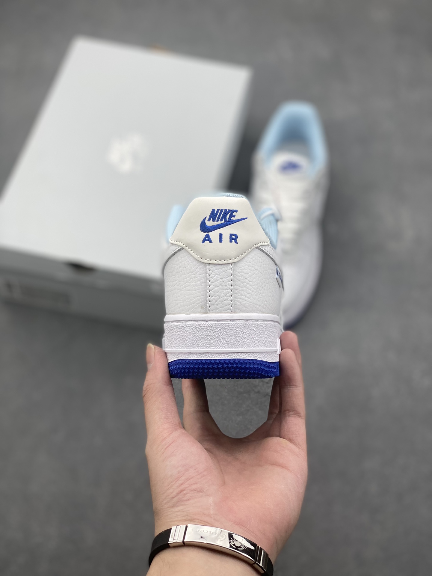 Nike Air Force 1 '07 Low-Top Sneakers - Versatile, Comfortable Style 5 i1728252308 8581 4