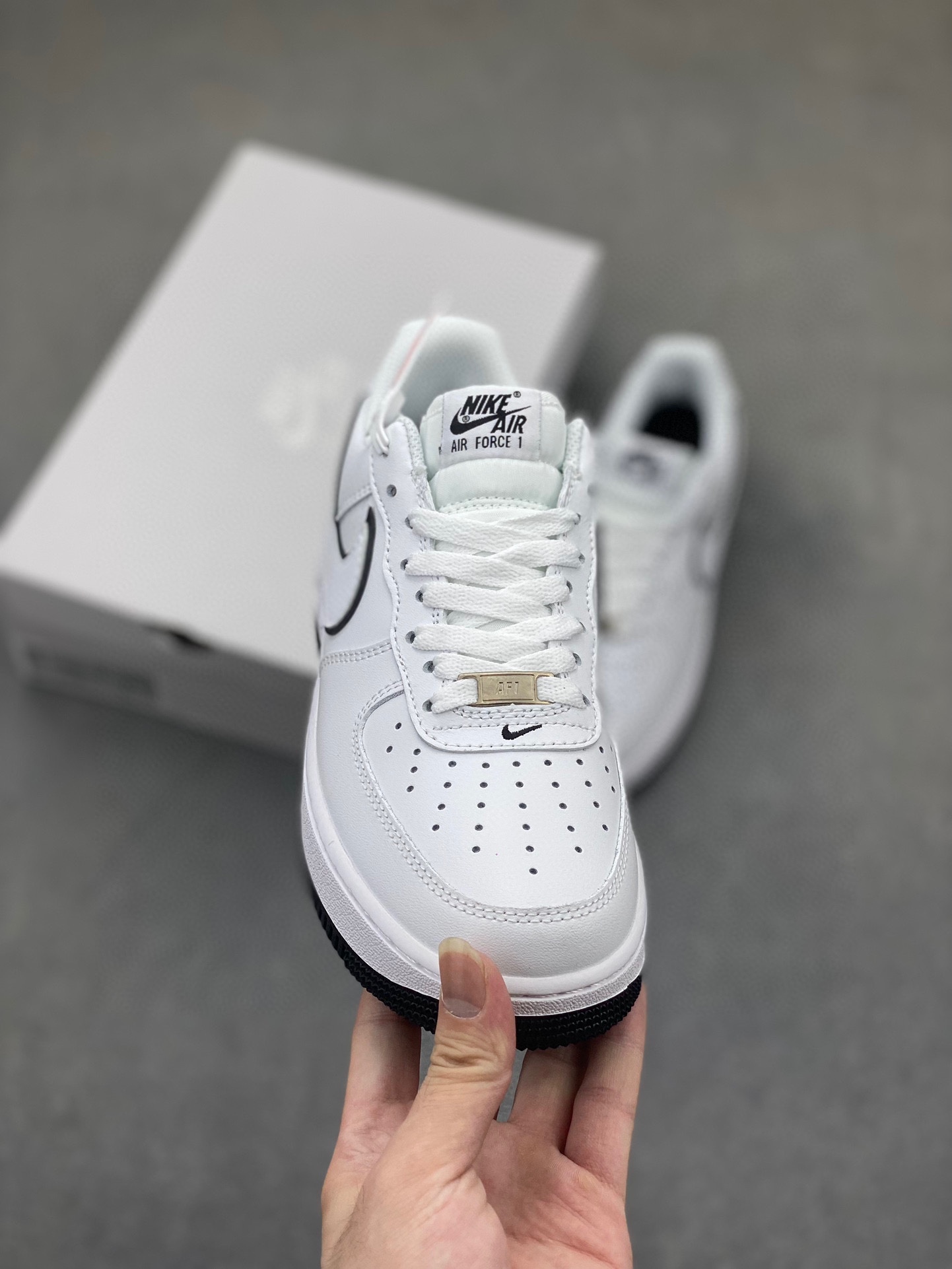 Nike Air Force 1 '07 Low-Top Sneaker - Timeless Style & All-Day Comfort 3 i1728253023 1977 6