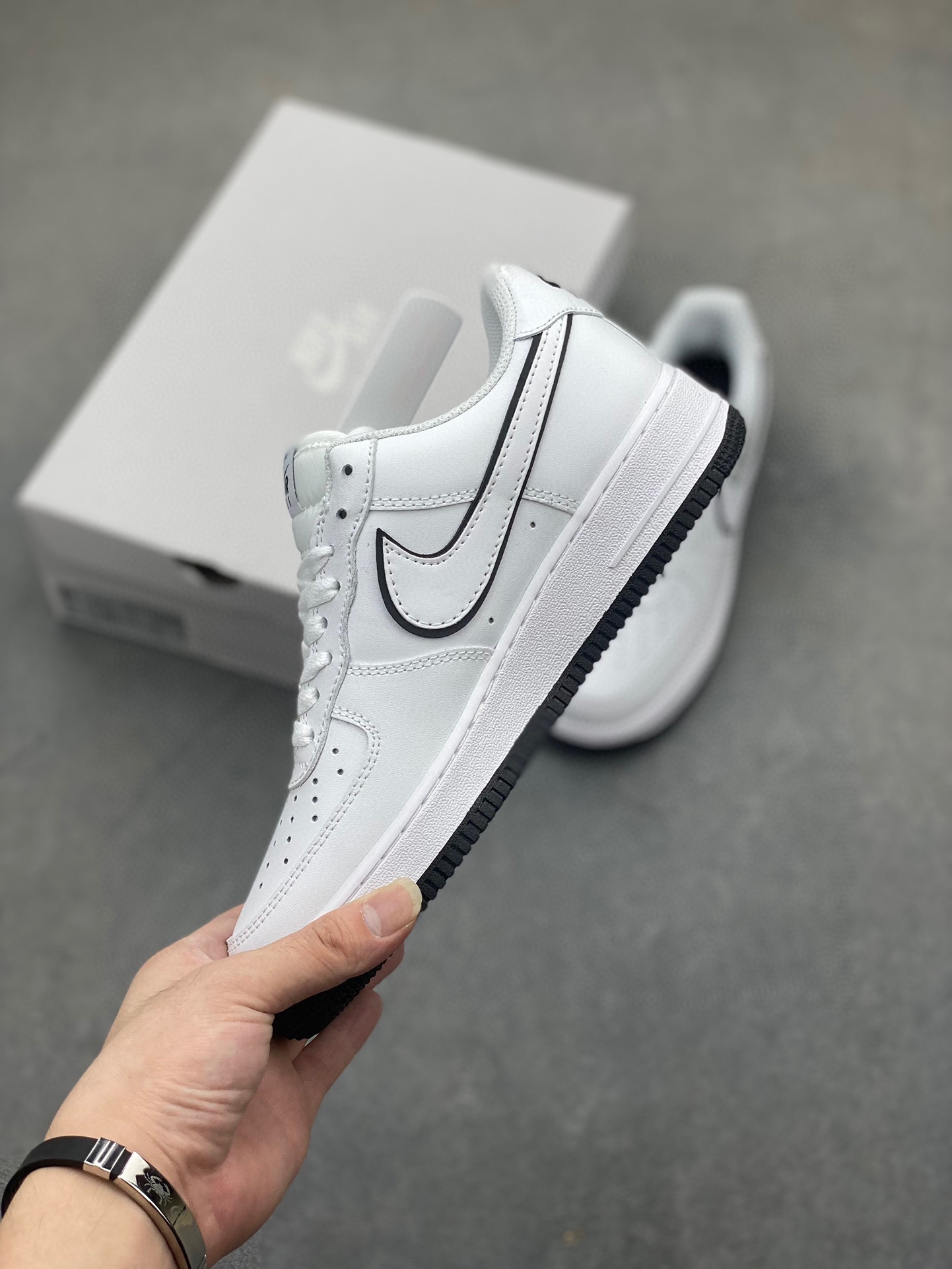 Nike Air Force 1 '07 Low-Top Sneaker - Timeless Style & All-Day Comfort 4 i1728253023 2923 3