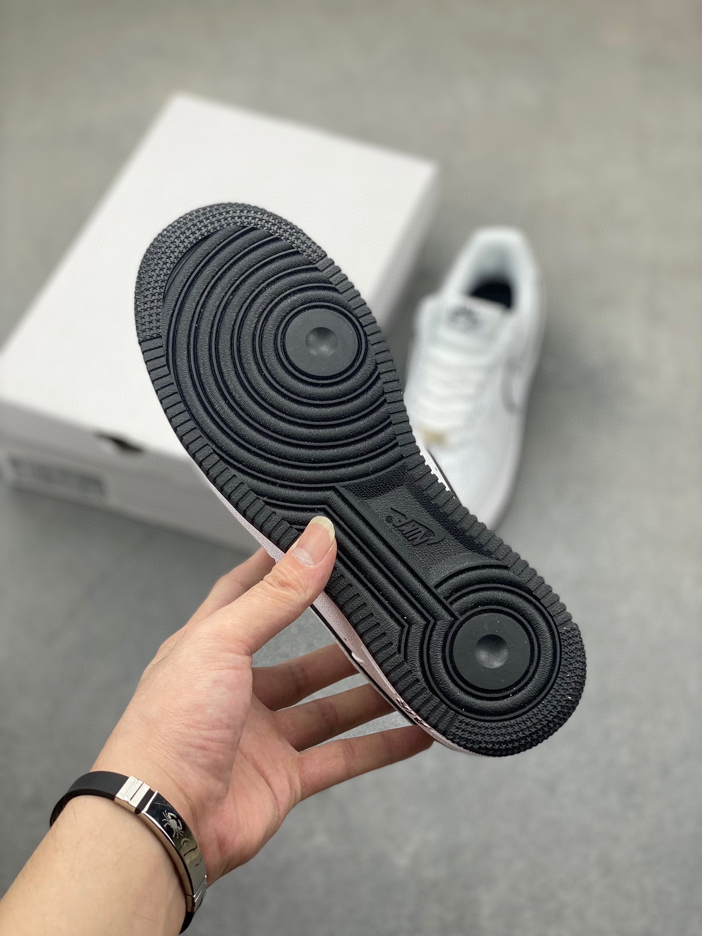 Nike Air Force 1 '07 Low-Top Sneaker - Timeless Style & All-Day Comfort 7 i1728253023 9899 8