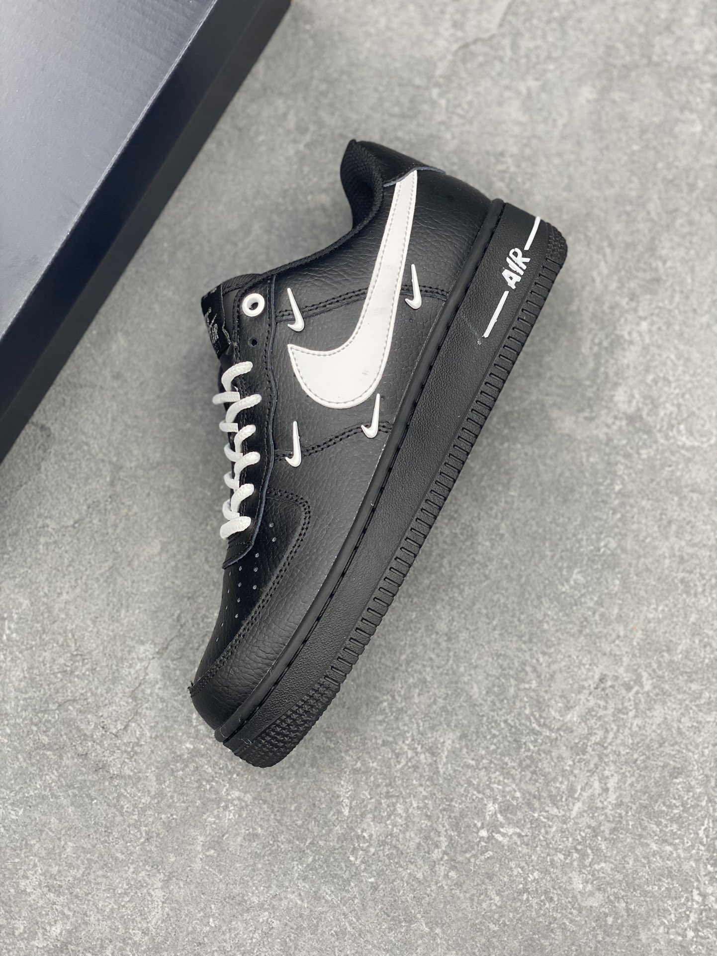 Nike Air Force 1 '07 Low Black & White Casual Sneakers - HQ1180-001 8 i1728327390 6905 0